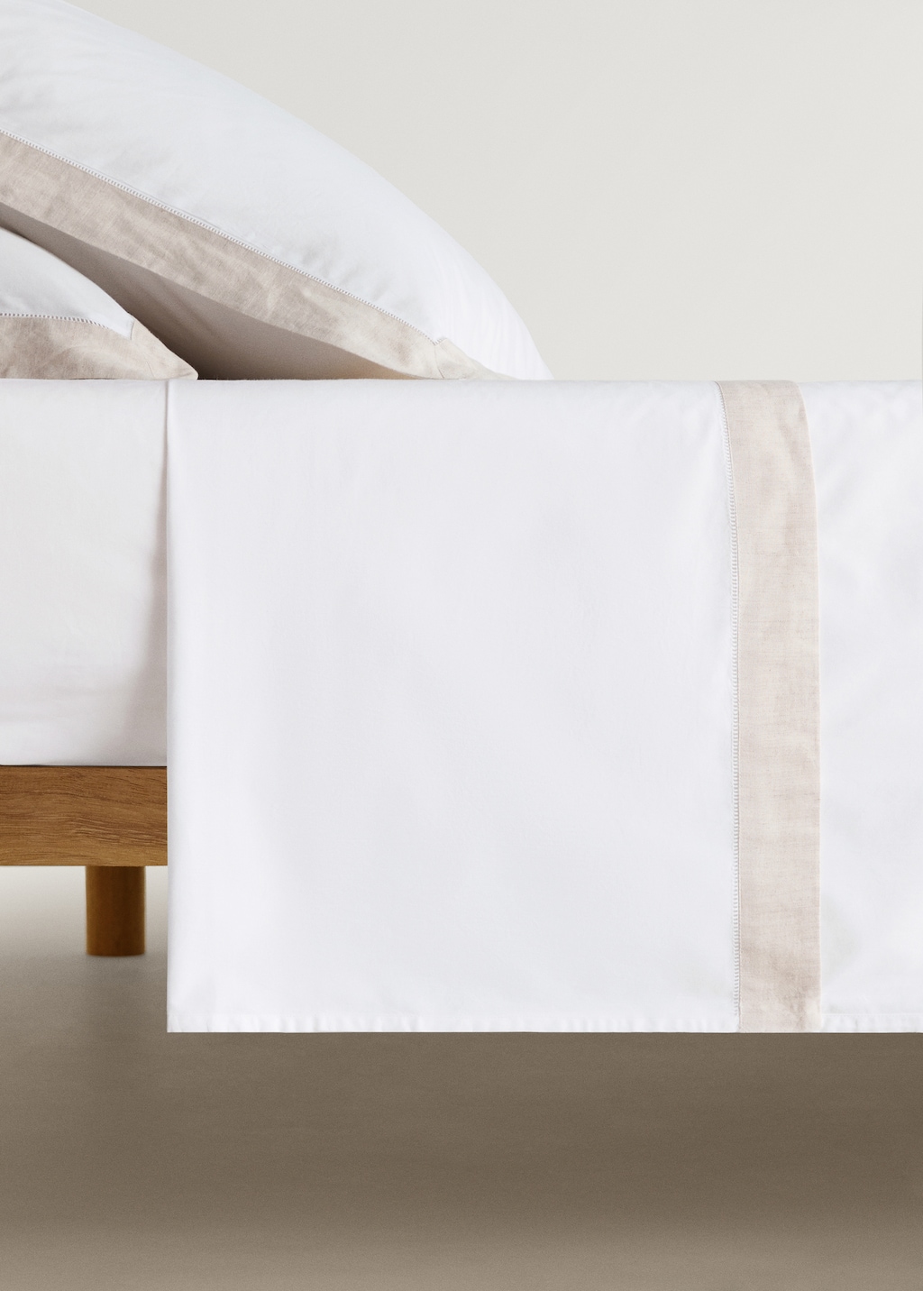 Cotton percale top sheet with linen trim for 180/200 cm bed