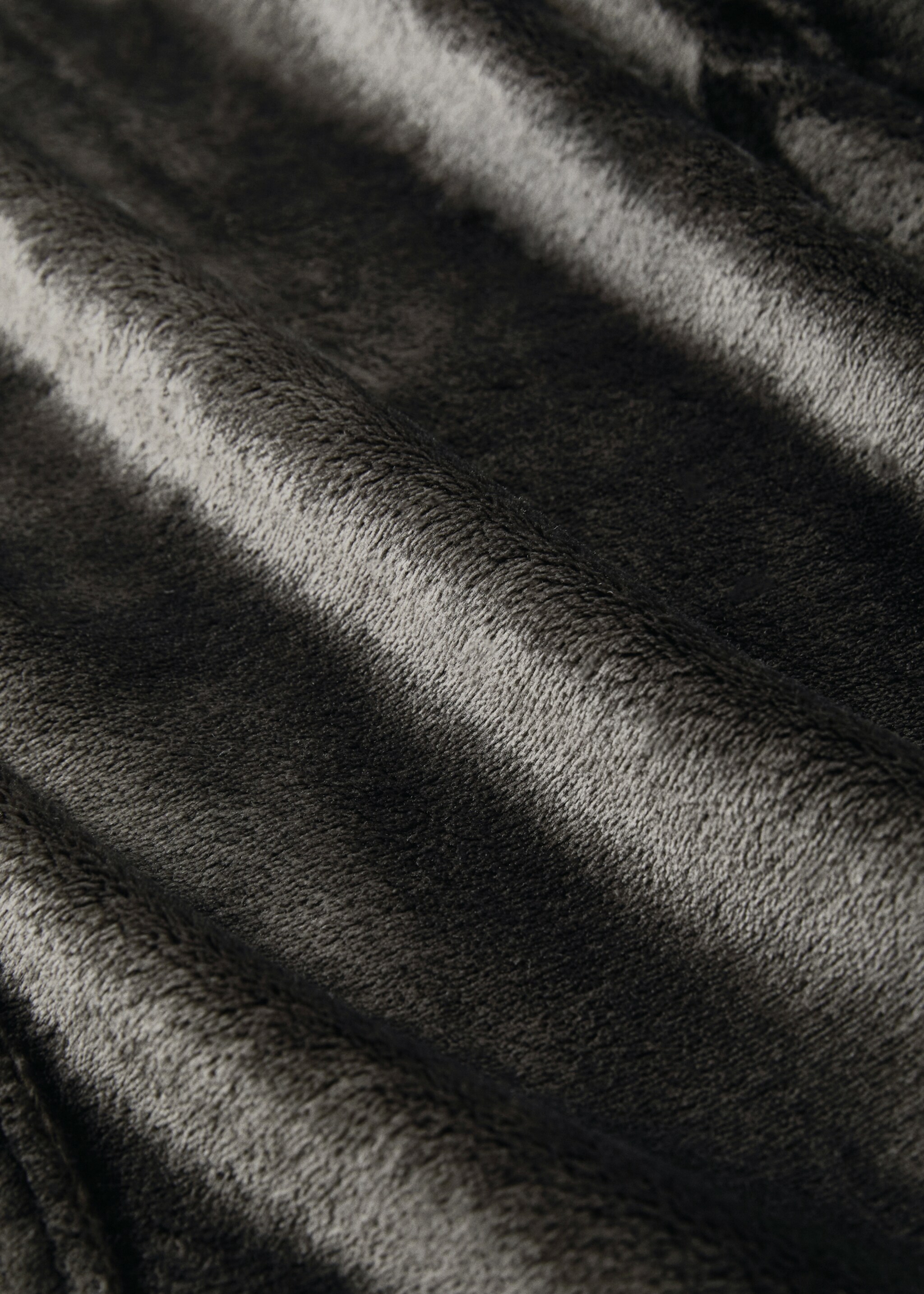 Small soft fleece blanket - Details of the article 2, Brown. Ref: 17083307-00.