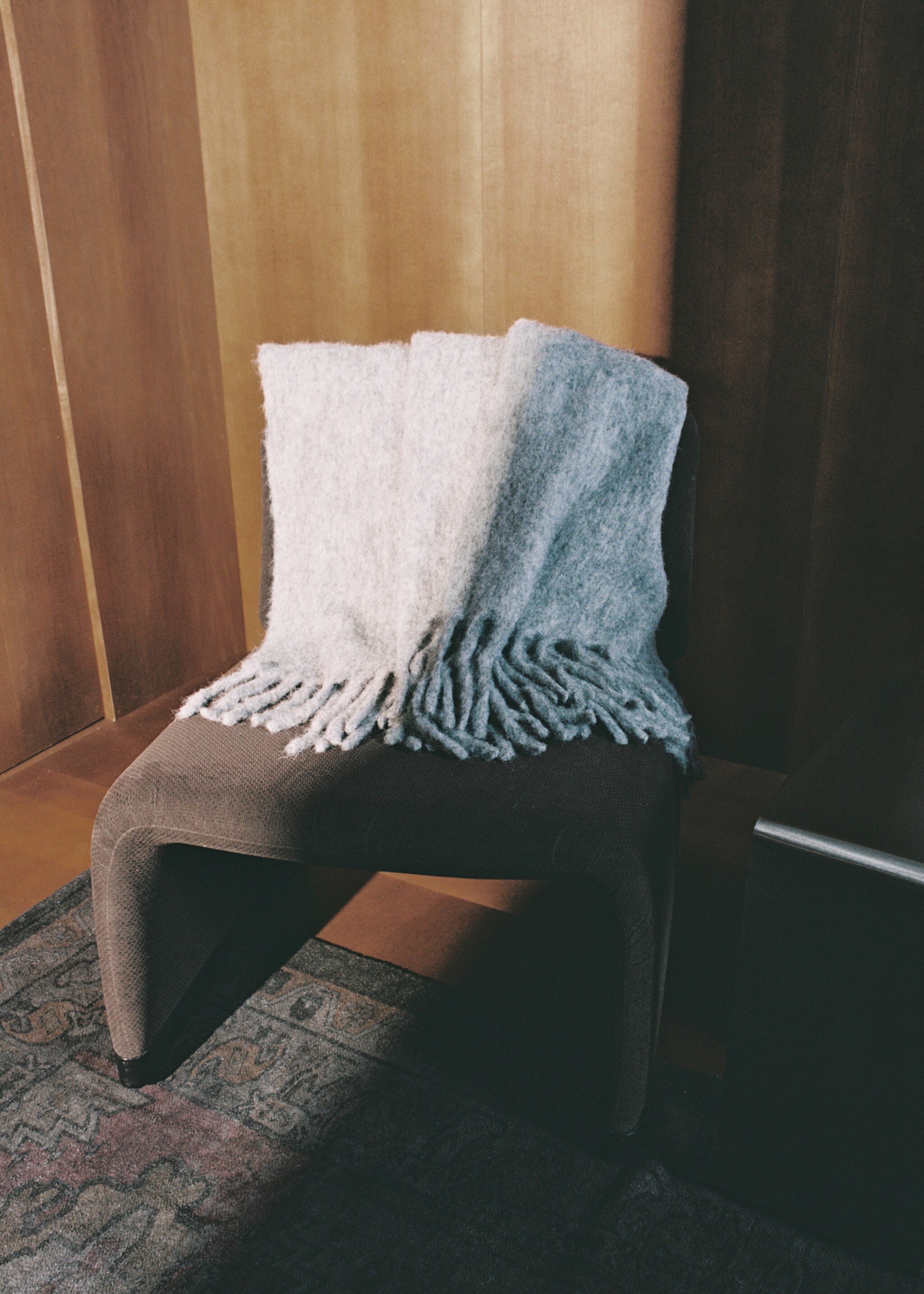 Carded wool blend melange throw - Details of the article 5, Grey. Ref: 17083316-00.