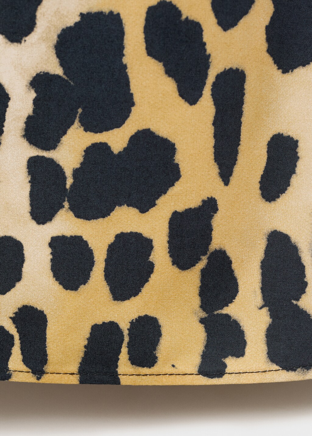 Leopard-print buttoned crop top