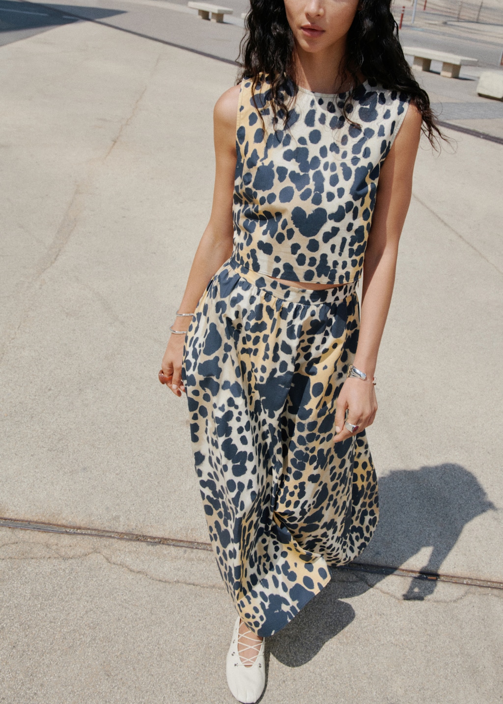 Leopard-print buttoned crop top