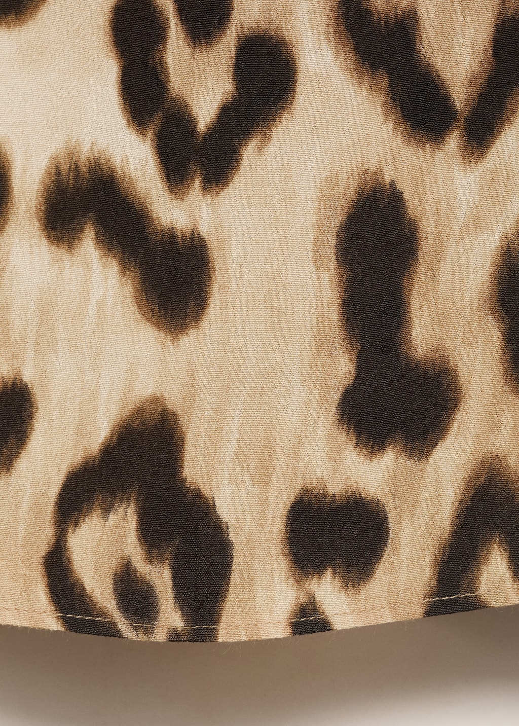 Leopard-print low-cut top