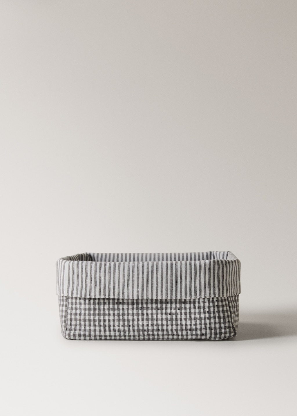 Basket with gingham check print