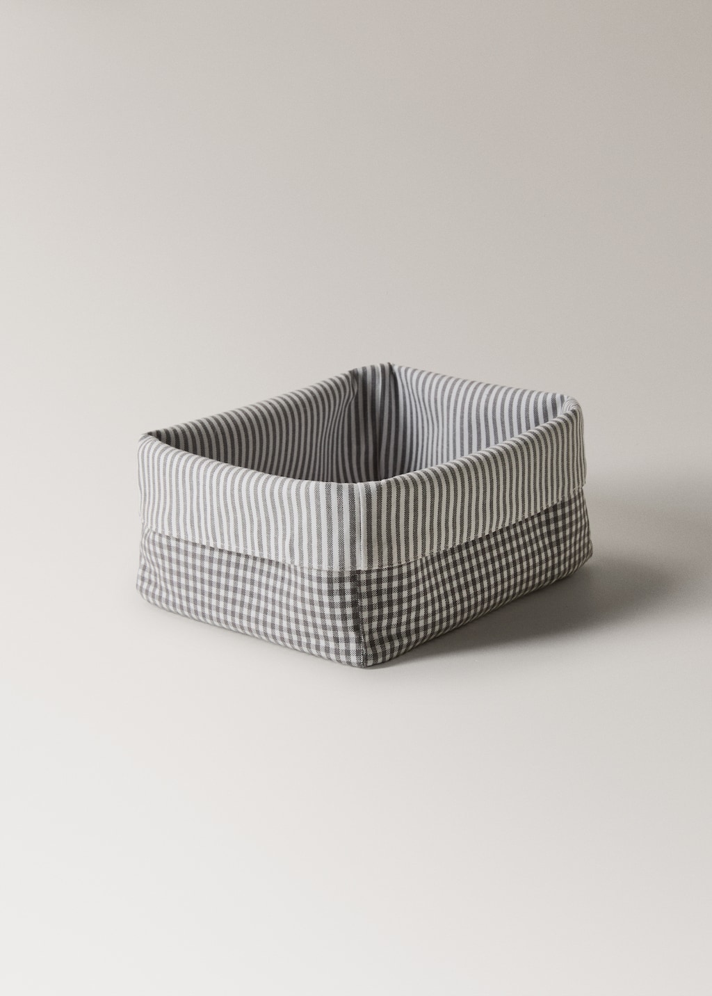 Basket with gingham check print