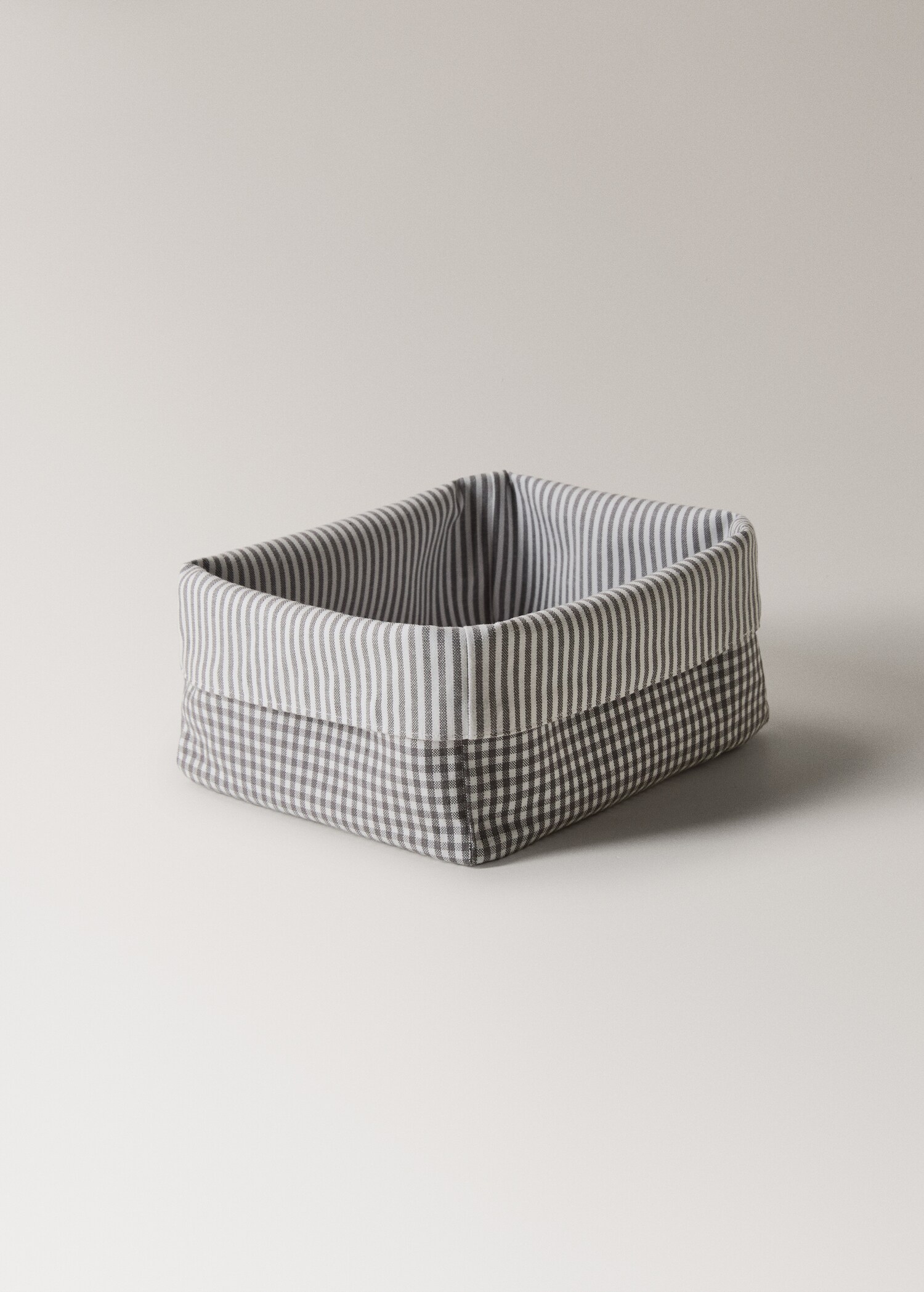 Panier en tissu imprimé à carreaux vichy - Détail de l'article 1