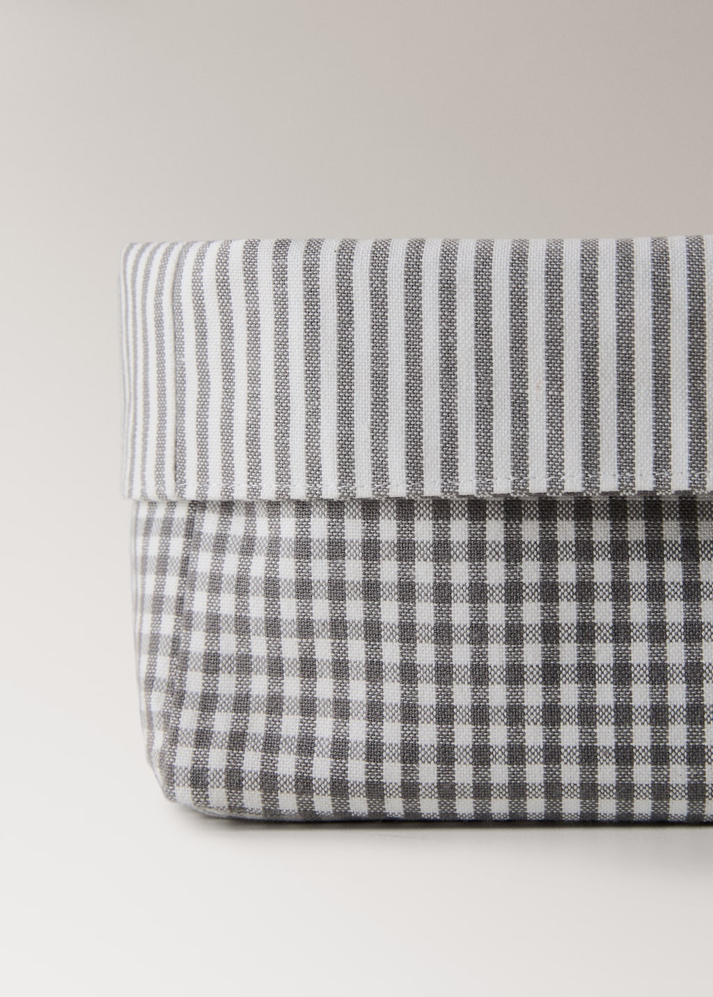 Basket with gingham check print