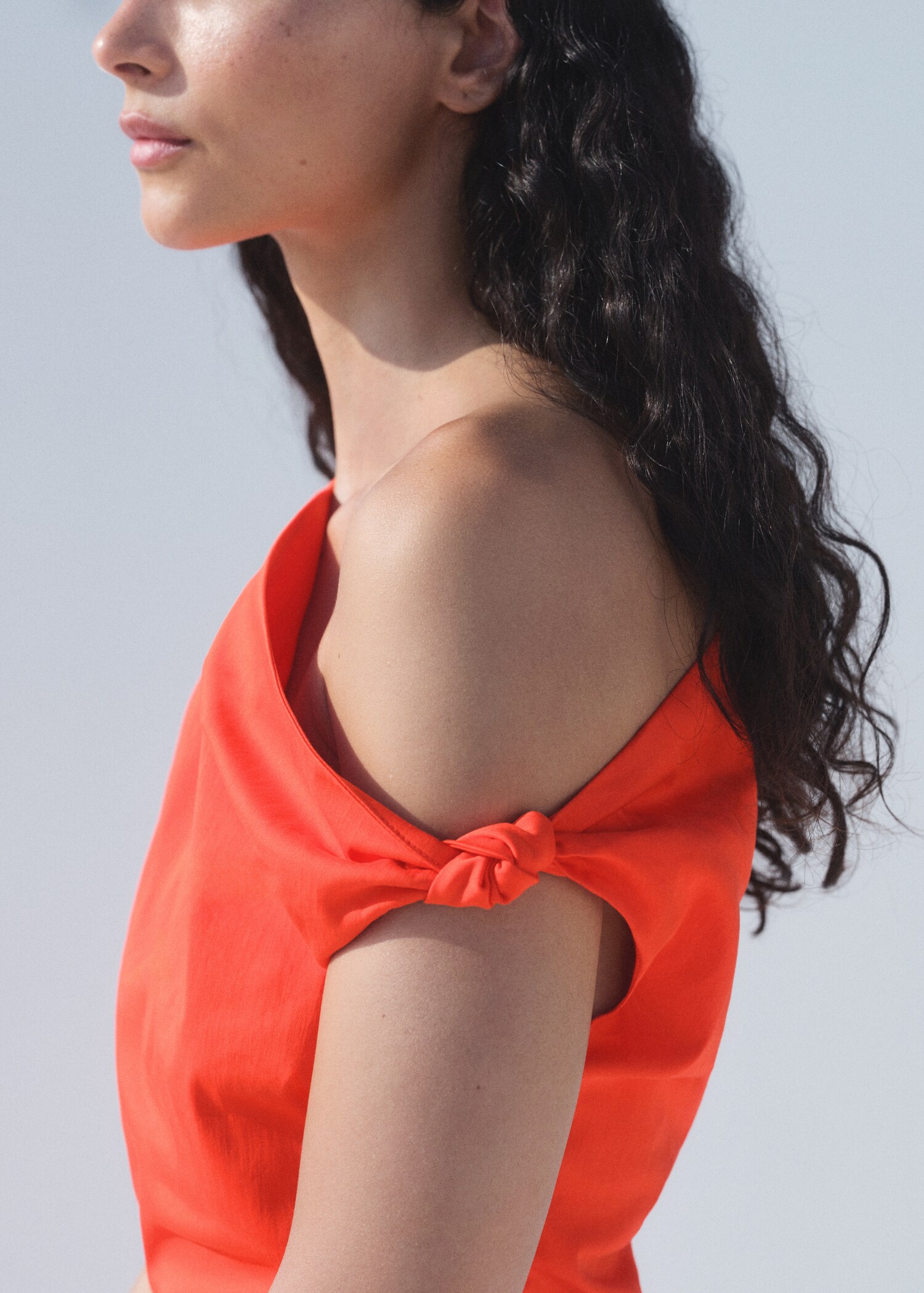 Vestido corto cuello asimétrico - Detalle del artículo 1