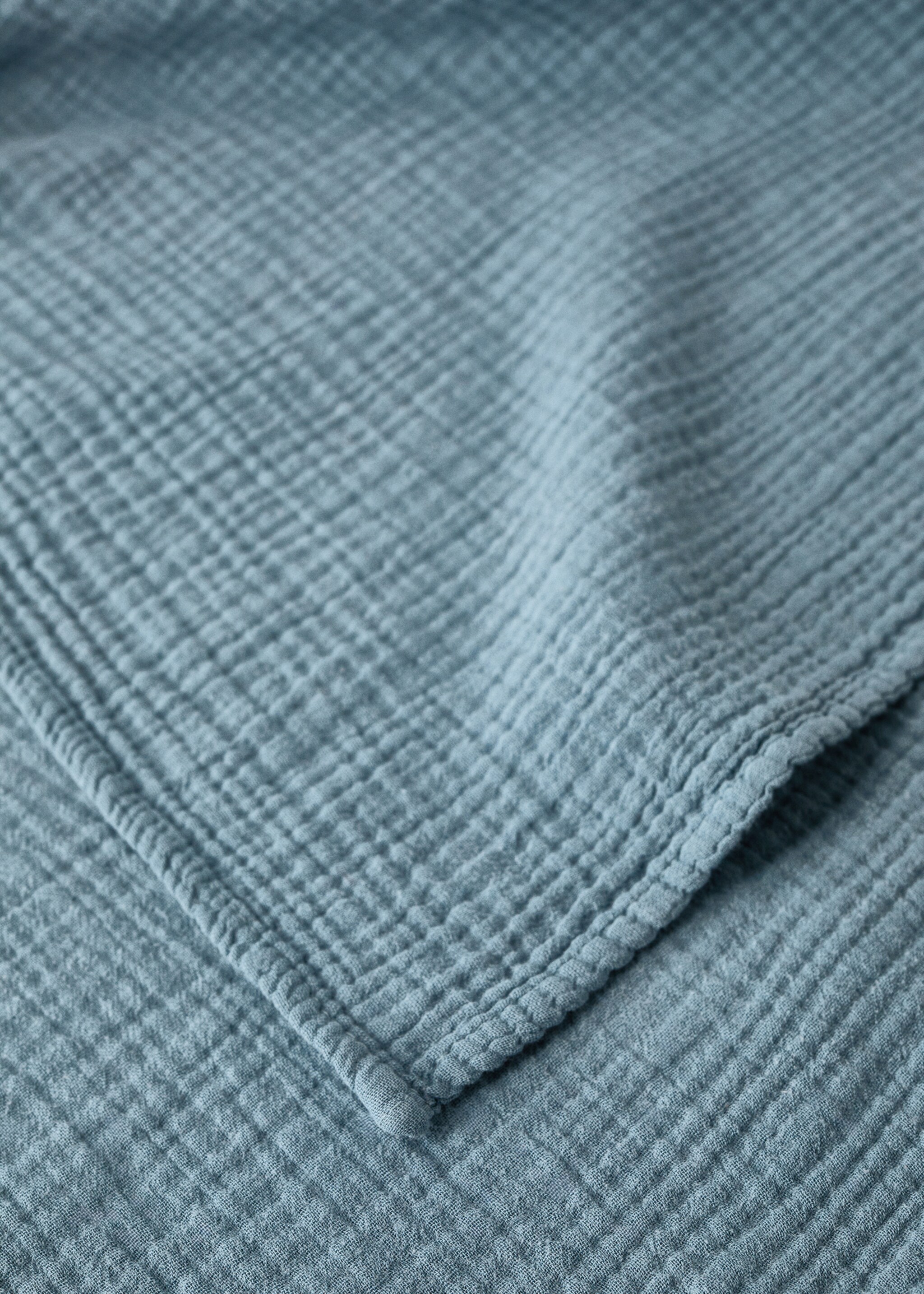 Cotton muslin baby blanket - Details of the article 2, Ink Blue. Ref: 17083333-00.