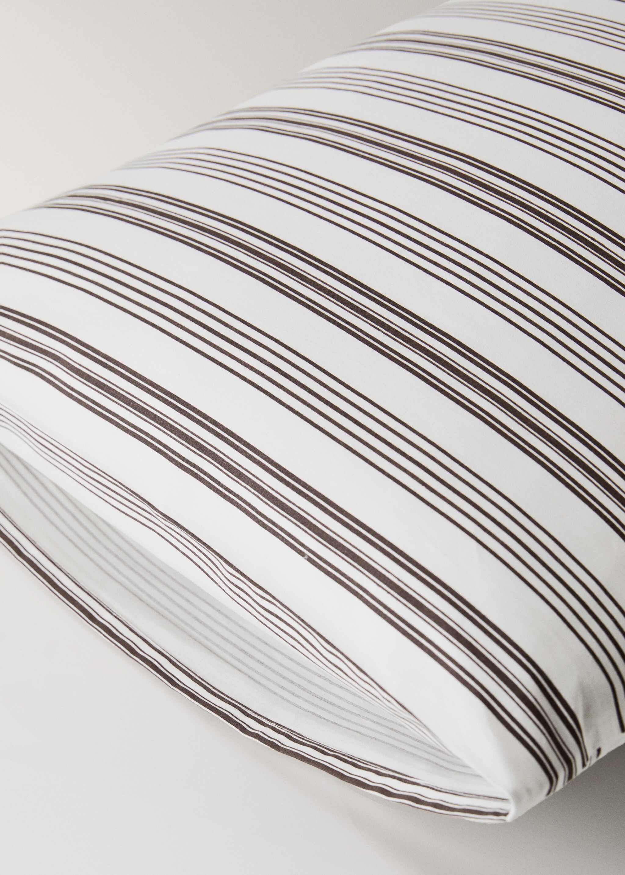 Strips cotton pillowcase 50X75cm - Details of the article 3, Off White. Ref: 17083811-00.
