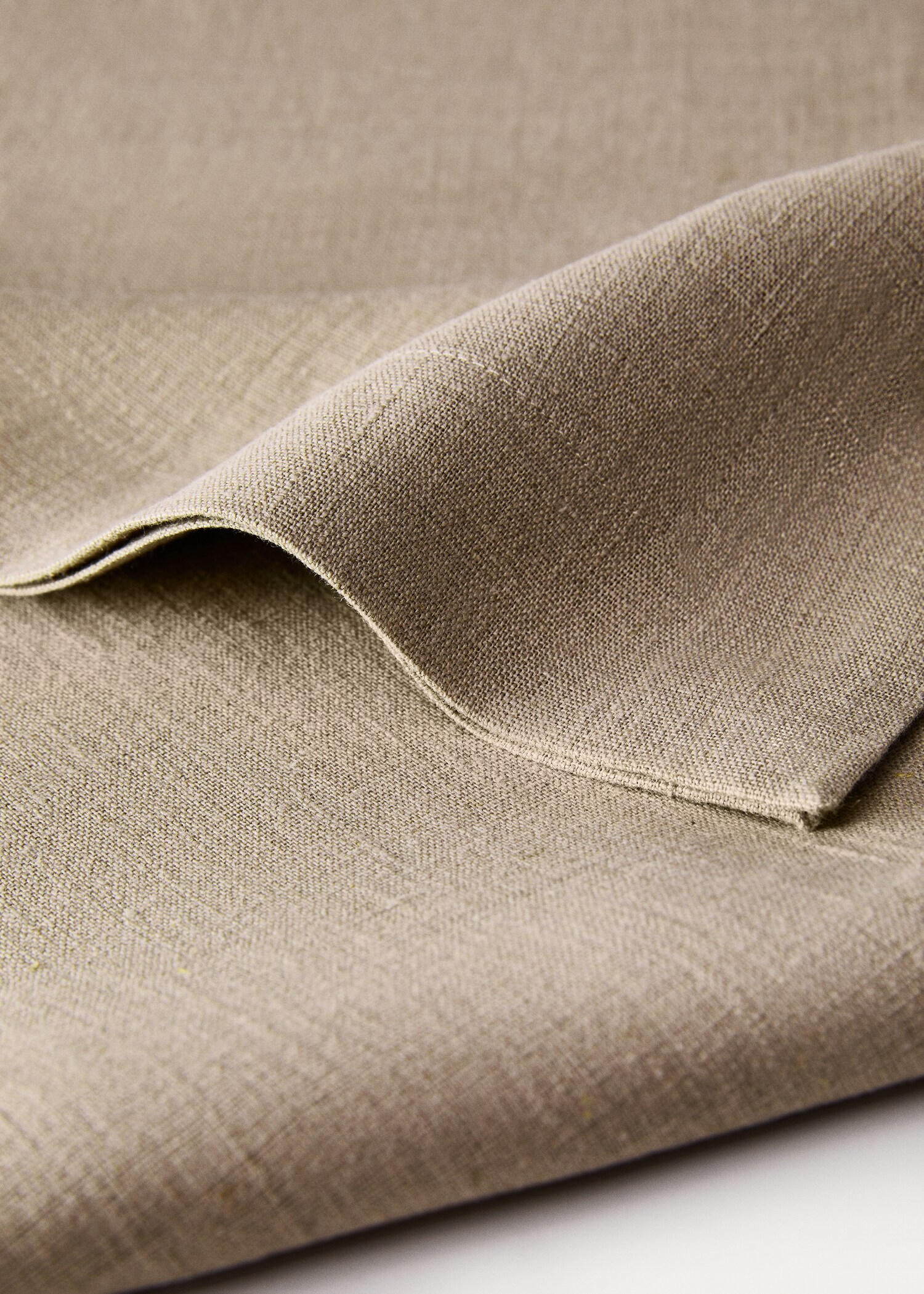 Linen table runner - Details of the article 1