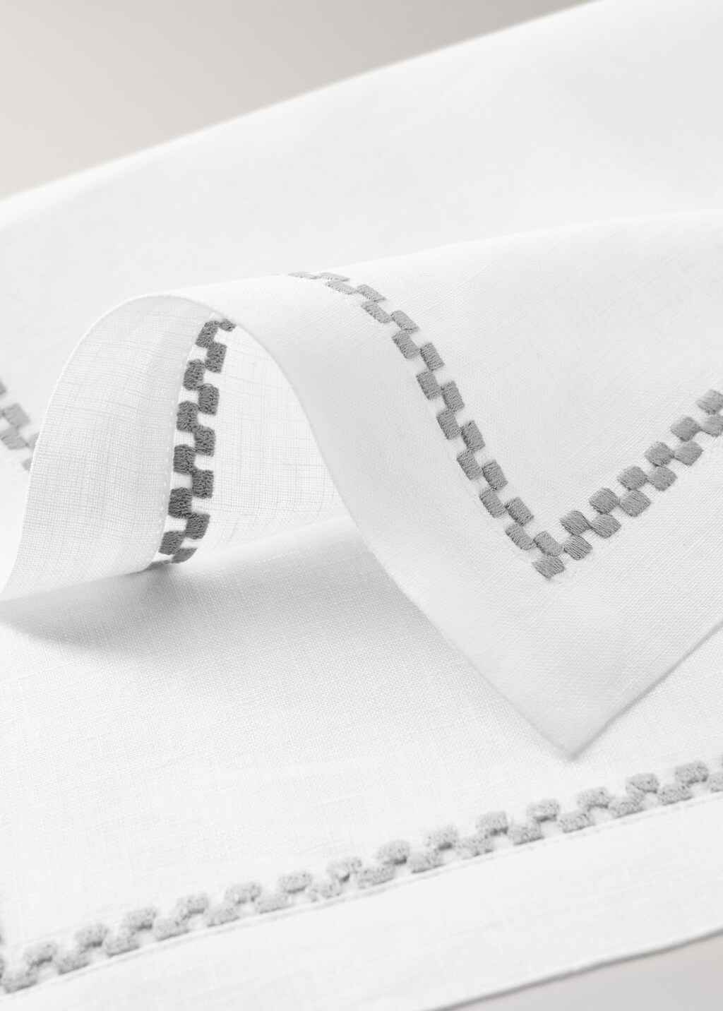 100% linen placemat with embroidered detail