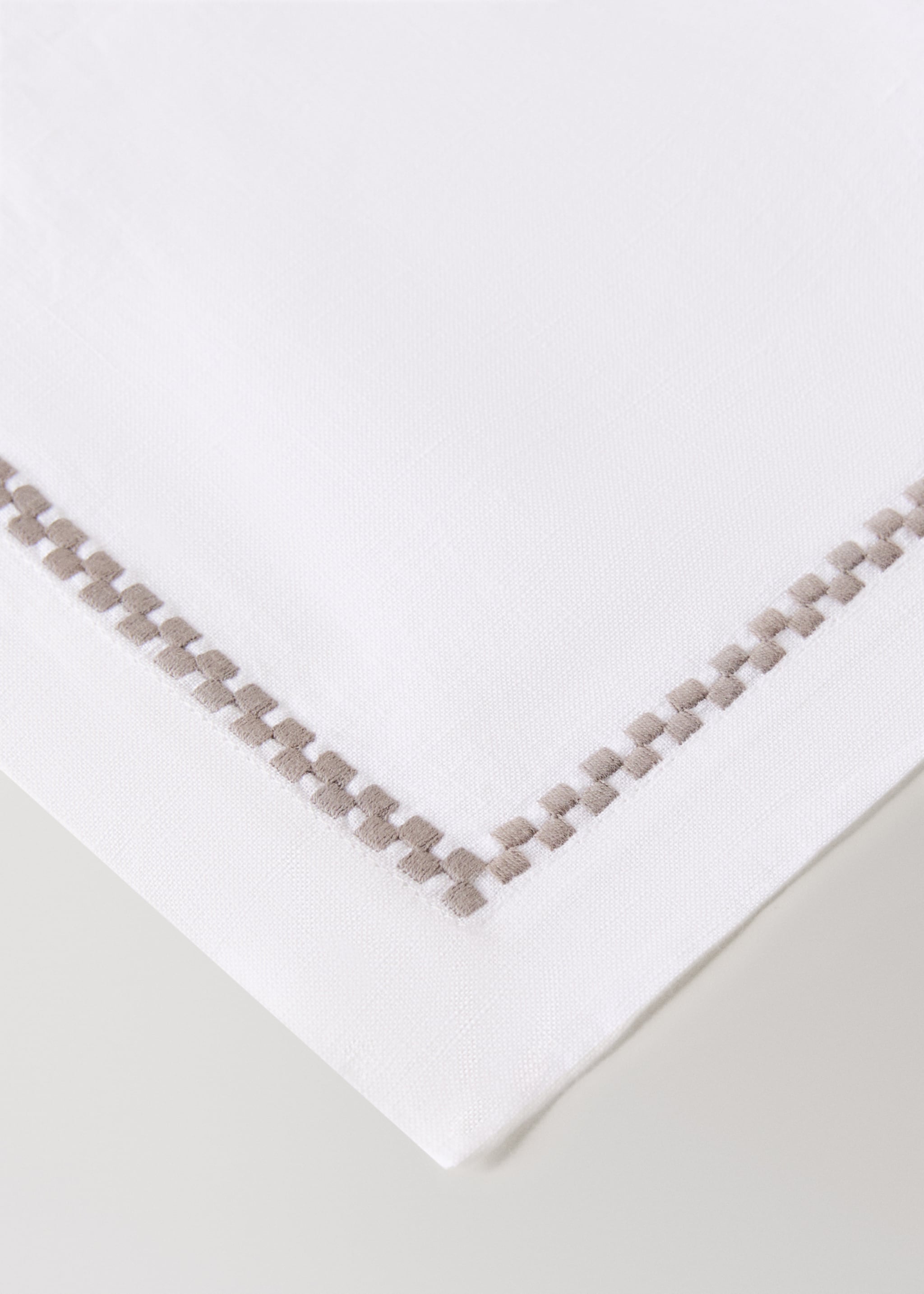 Prostírání s vyšívaným detailem 100% len - Detail zboží 1, Světlá/pastelově hnědá. Ref: 17083826-00.