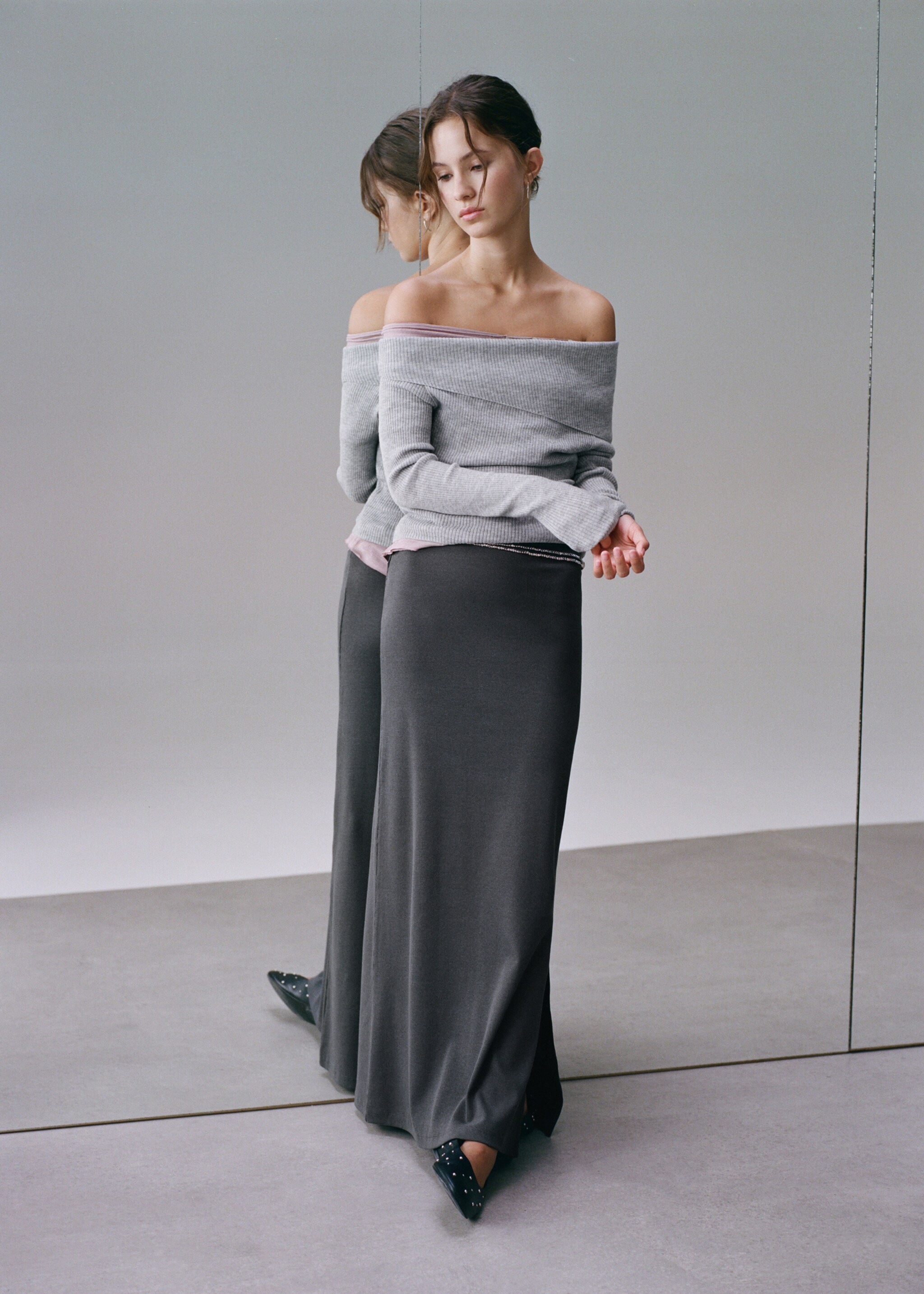 Slit long skirt - Details of the article 5, Charcoal. Ref: 17084072-00.