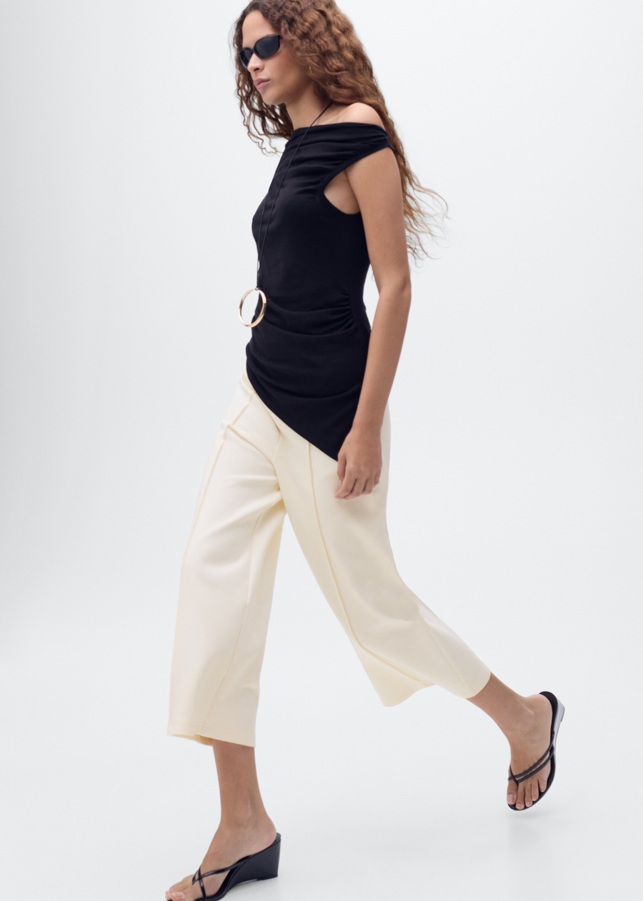 Cotton crop trousers - Details of the article 2, Ecru. Ref: 17084074-00.