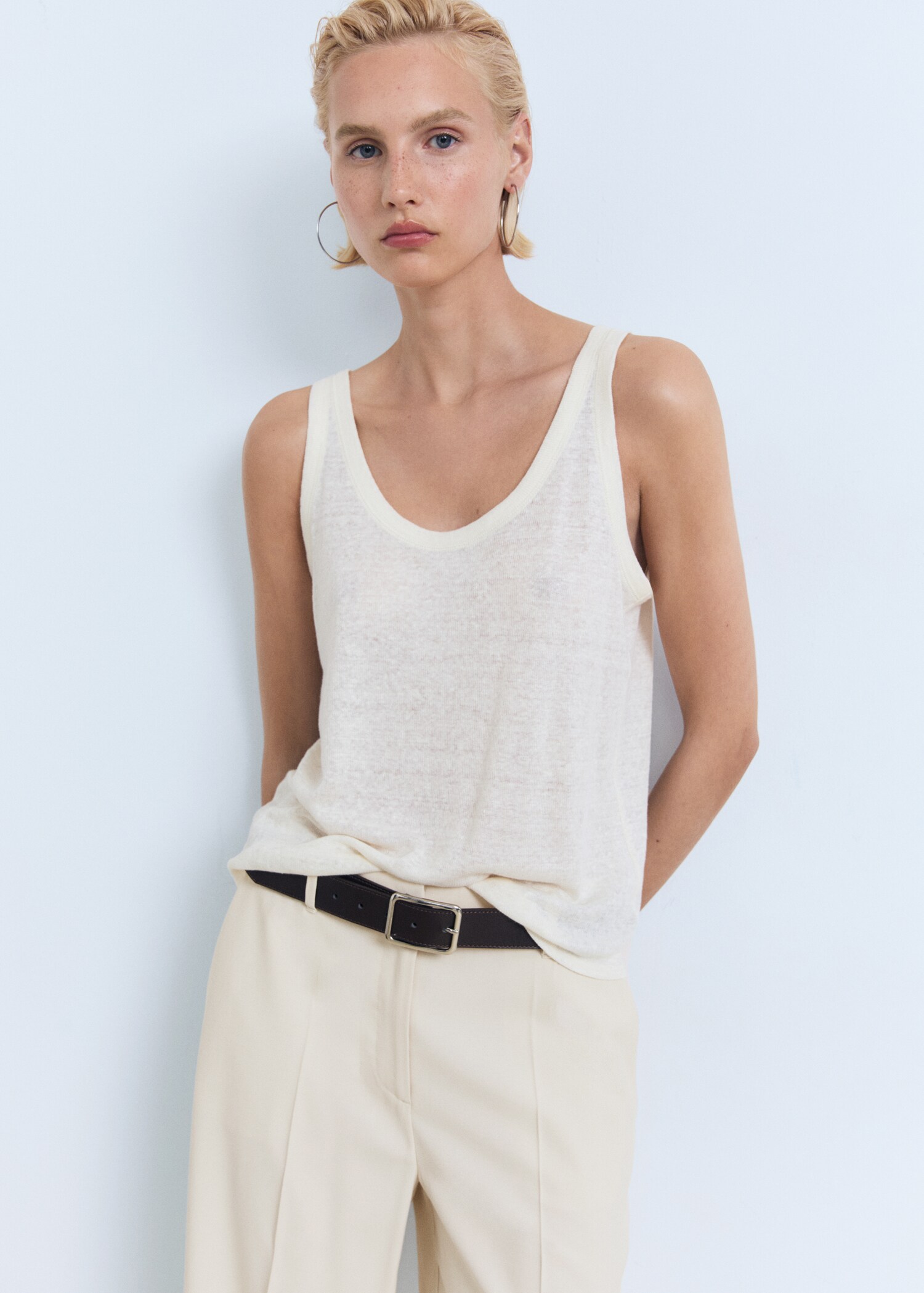 Straight mid-rise pants - Details of the article 1