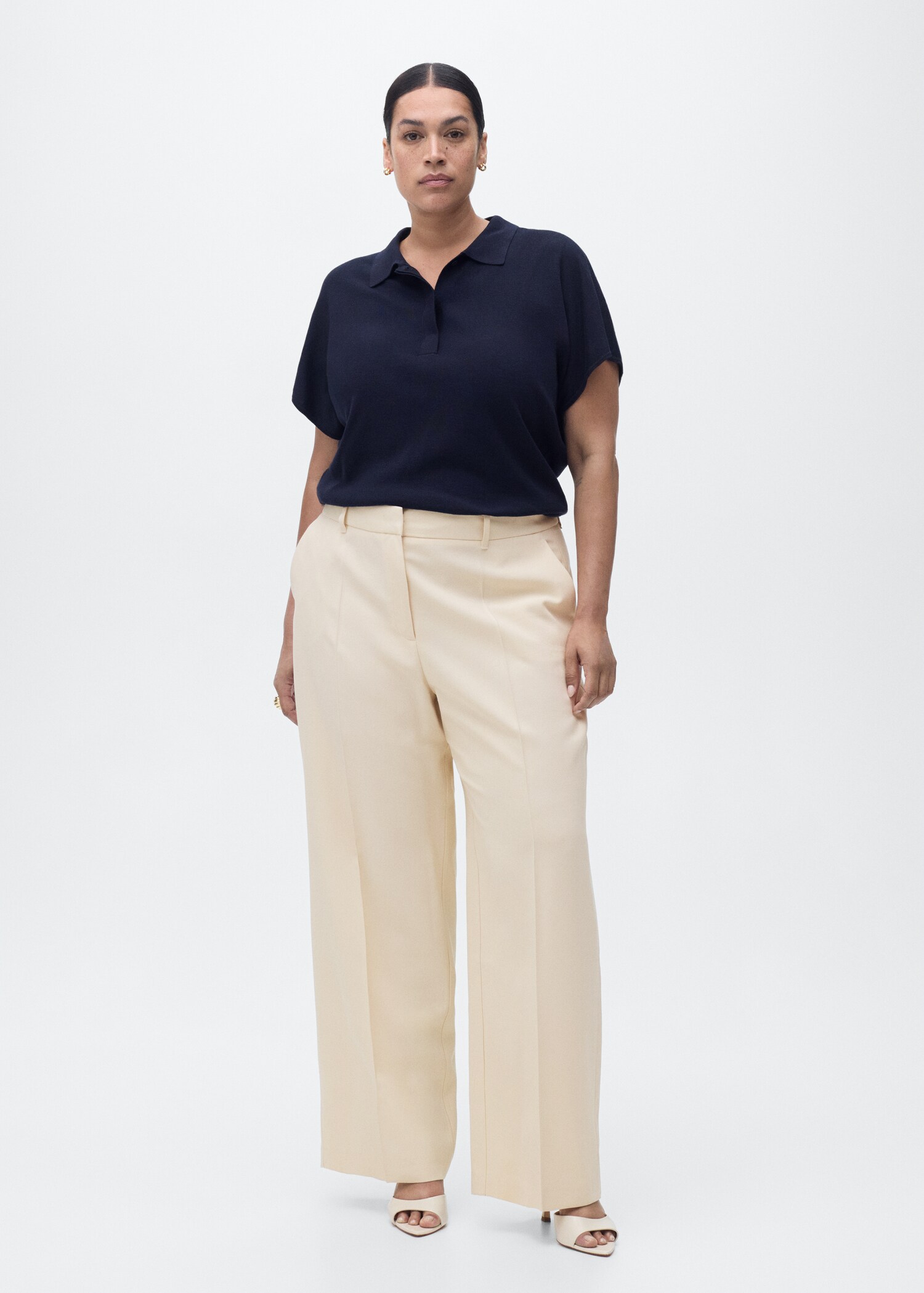 Straight mid-rise trousers - Details of the article 3
