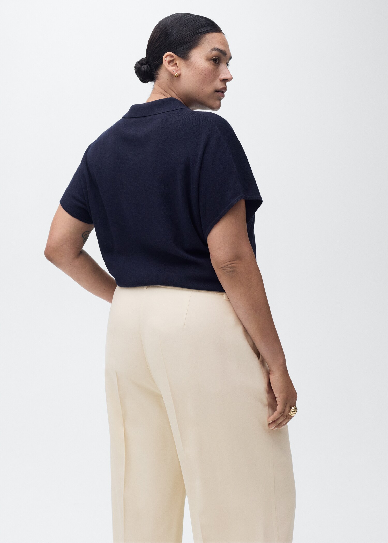 Straight mid-rise trousers - Details of the article 4