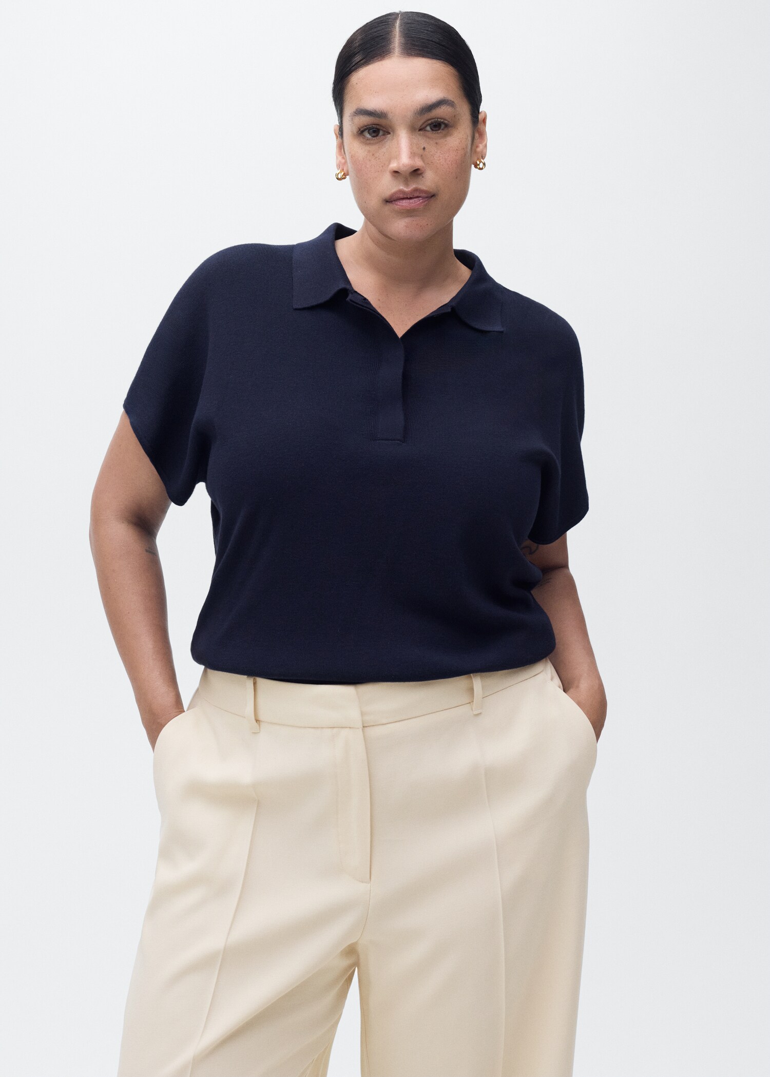 Straight mid-rise trousers - Details of the article 5