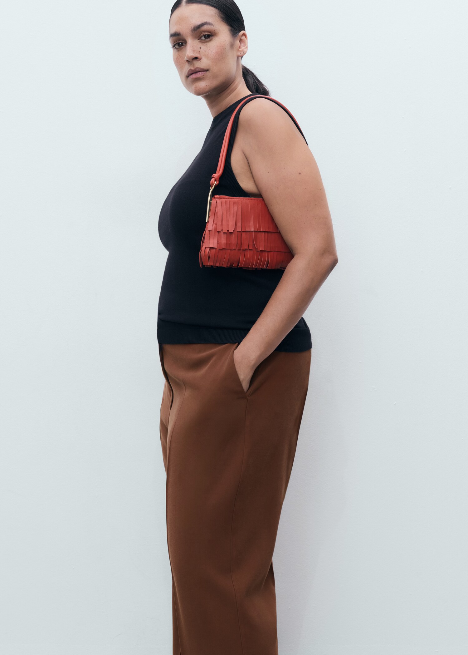 Straight mid-rise trousers - Details of the article 5