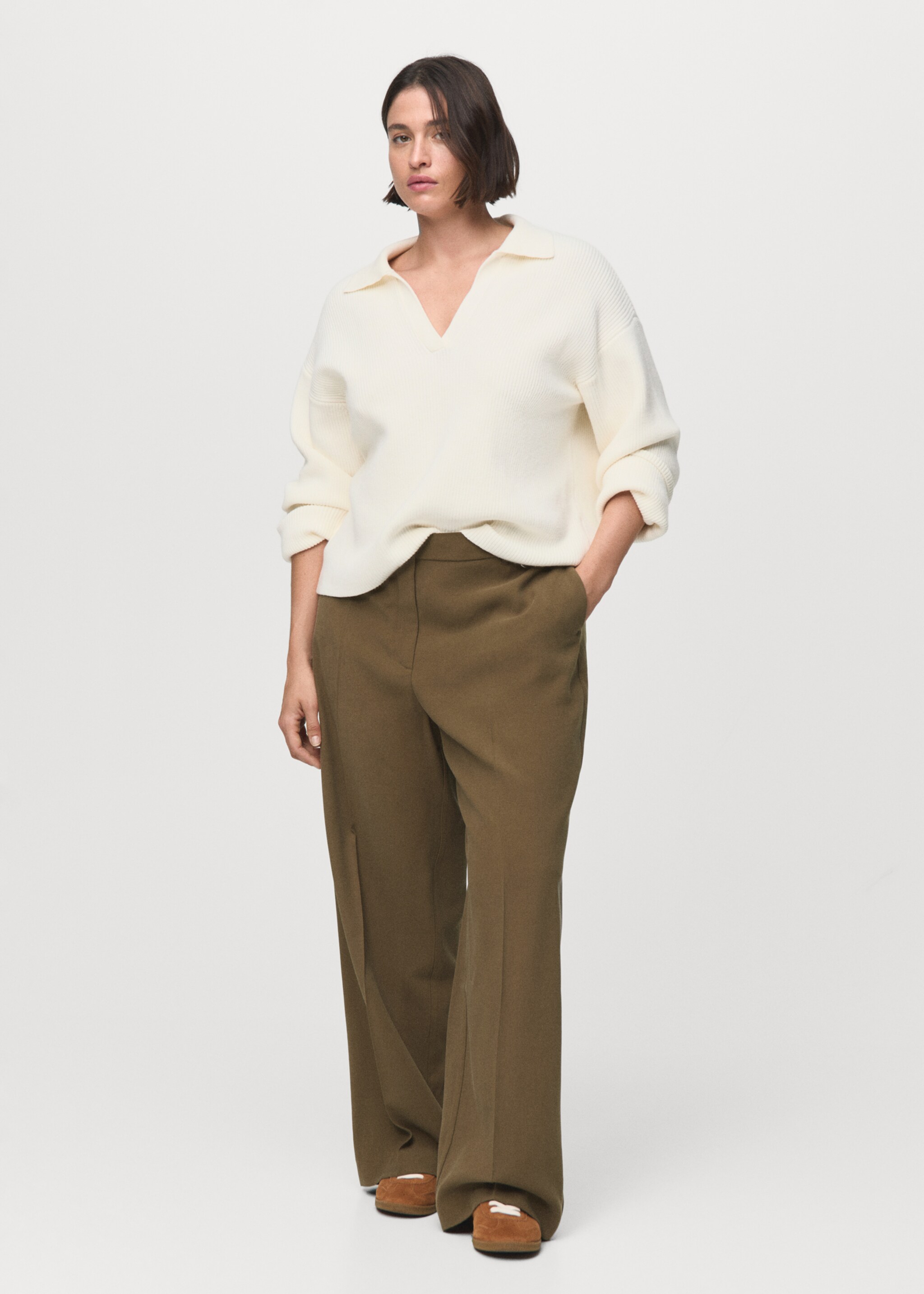 Gerade Hose mit mittlerem Bund - Detail des Artikels 3, Khaki. Ref: 17084078-00.