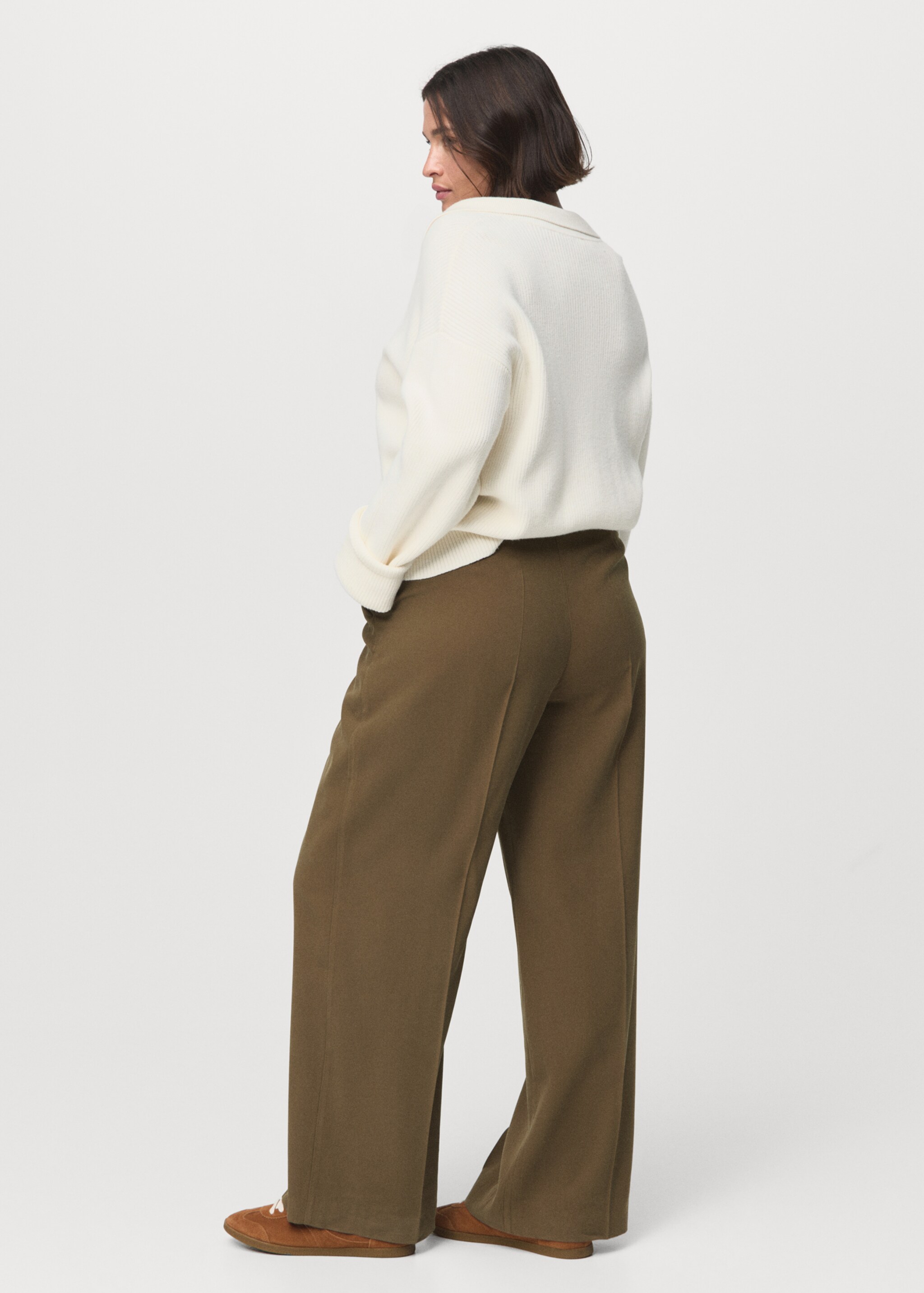Gerade Hose mit mittlerem Bund - Detail des Artikels 4, Khaki. Ref: 17084078-00.