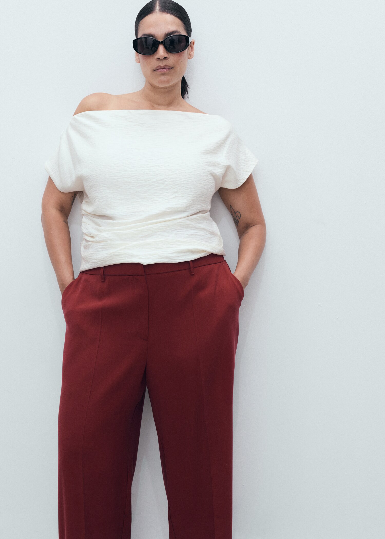 Straight mid-rise trousers - Details of the article 5