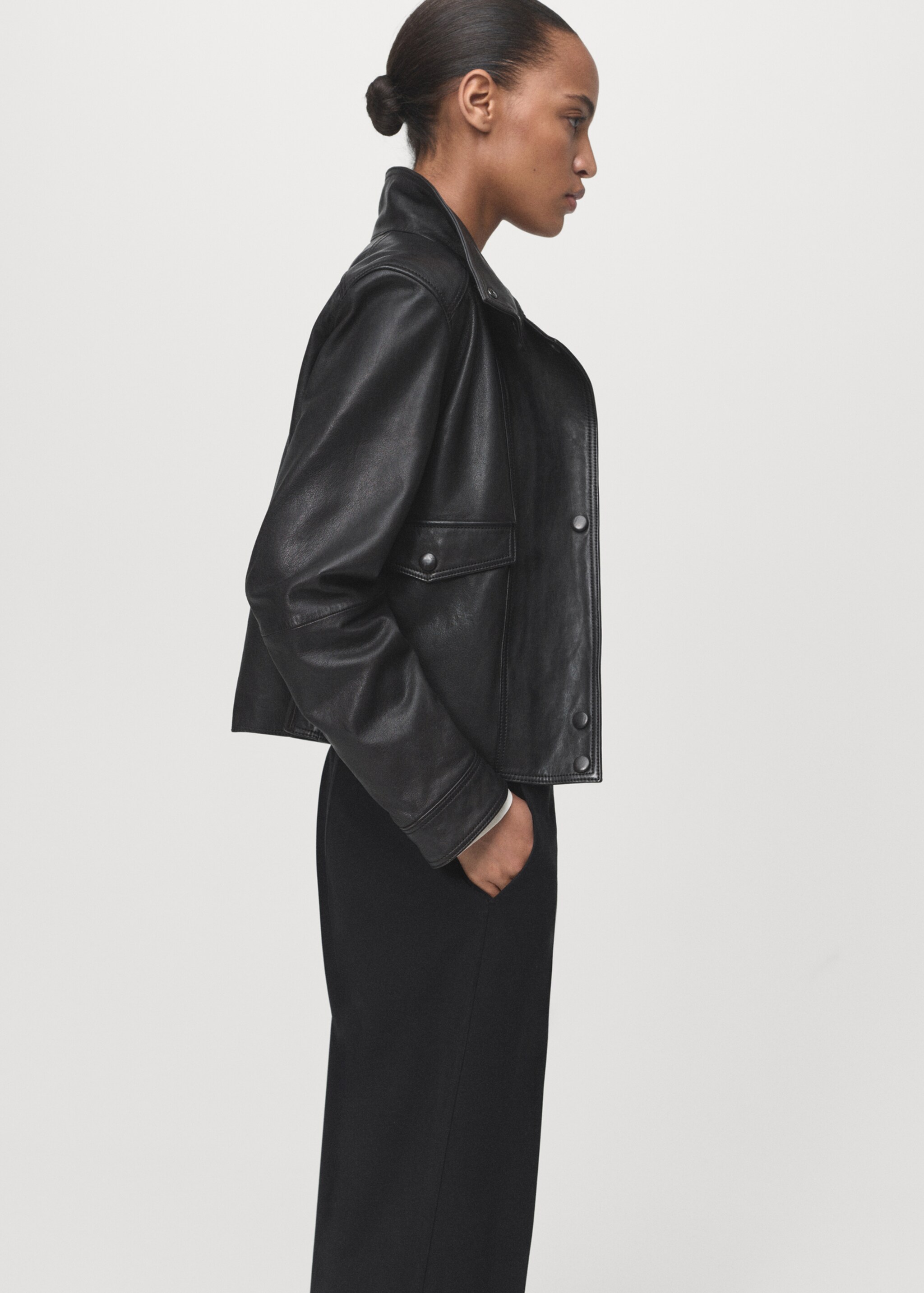Straight mid-rise trousers - Details of the article 2, Black. Ref: 17084078-00.