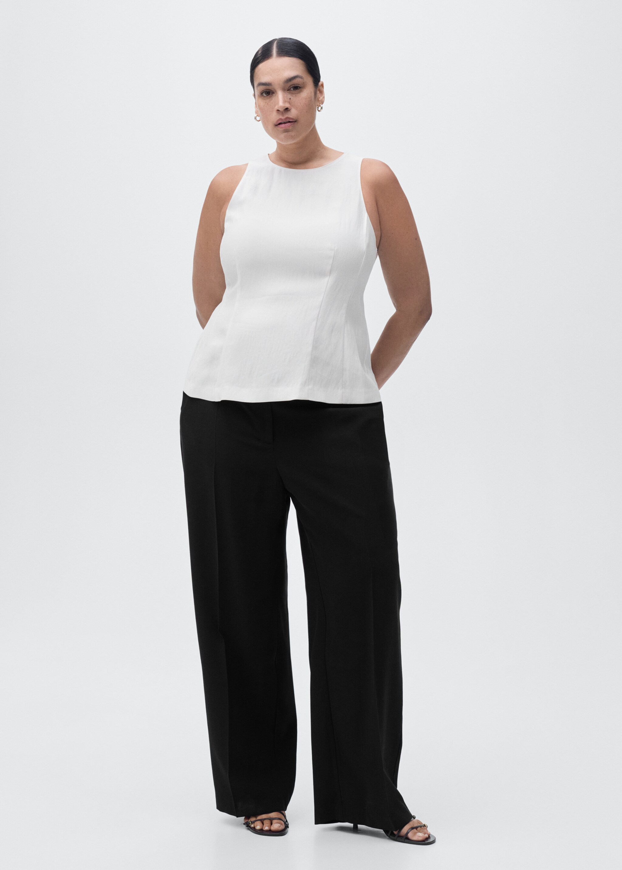 Straight mid-rise trousers - Details of the article 3