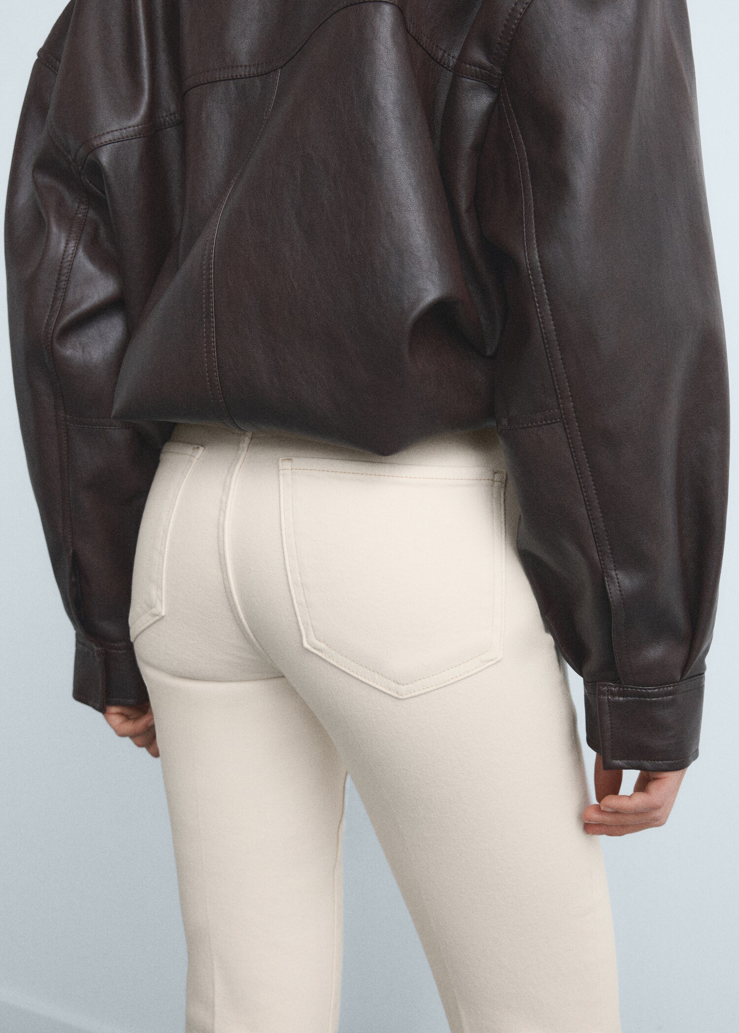 Mid-rise flared jeans - Details of the article 6