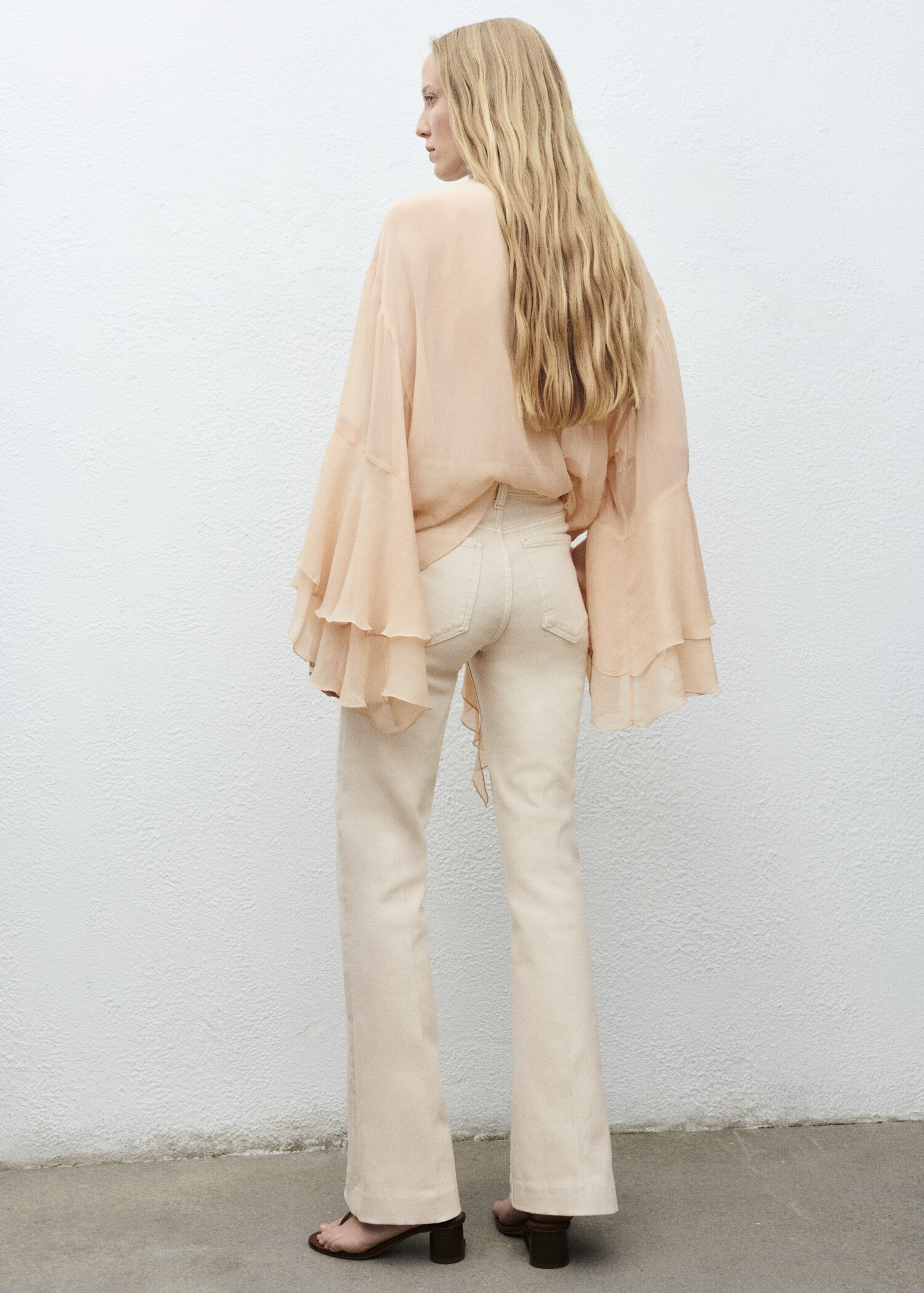 Mid-rise flared jeans - Reverse of the article