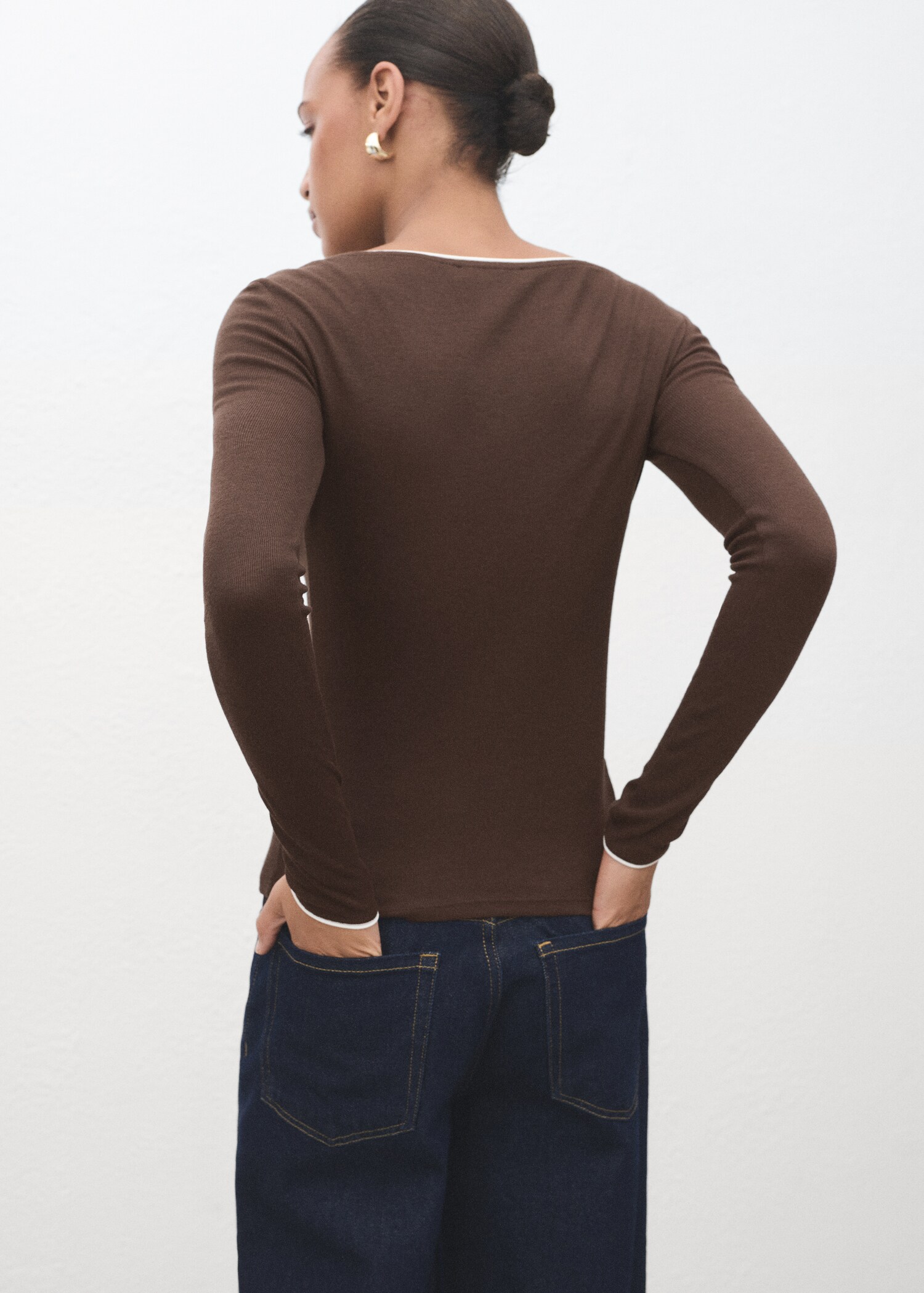 V-neck combined-fabric t-shirt - Reverse of the article