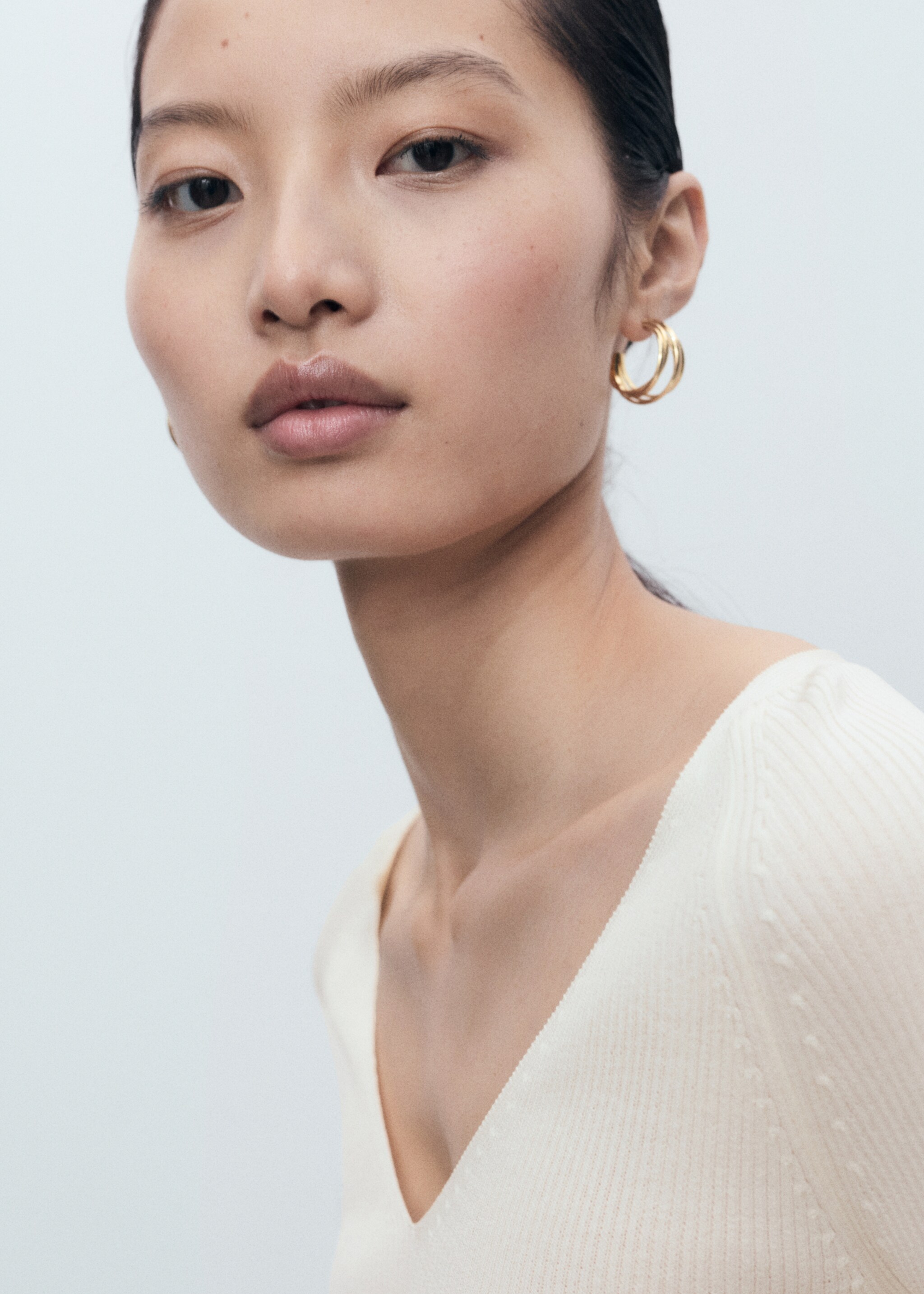 V-neck ribbed knit sweater - Details of the article 1, Ecru. Ref: 17084098-00.