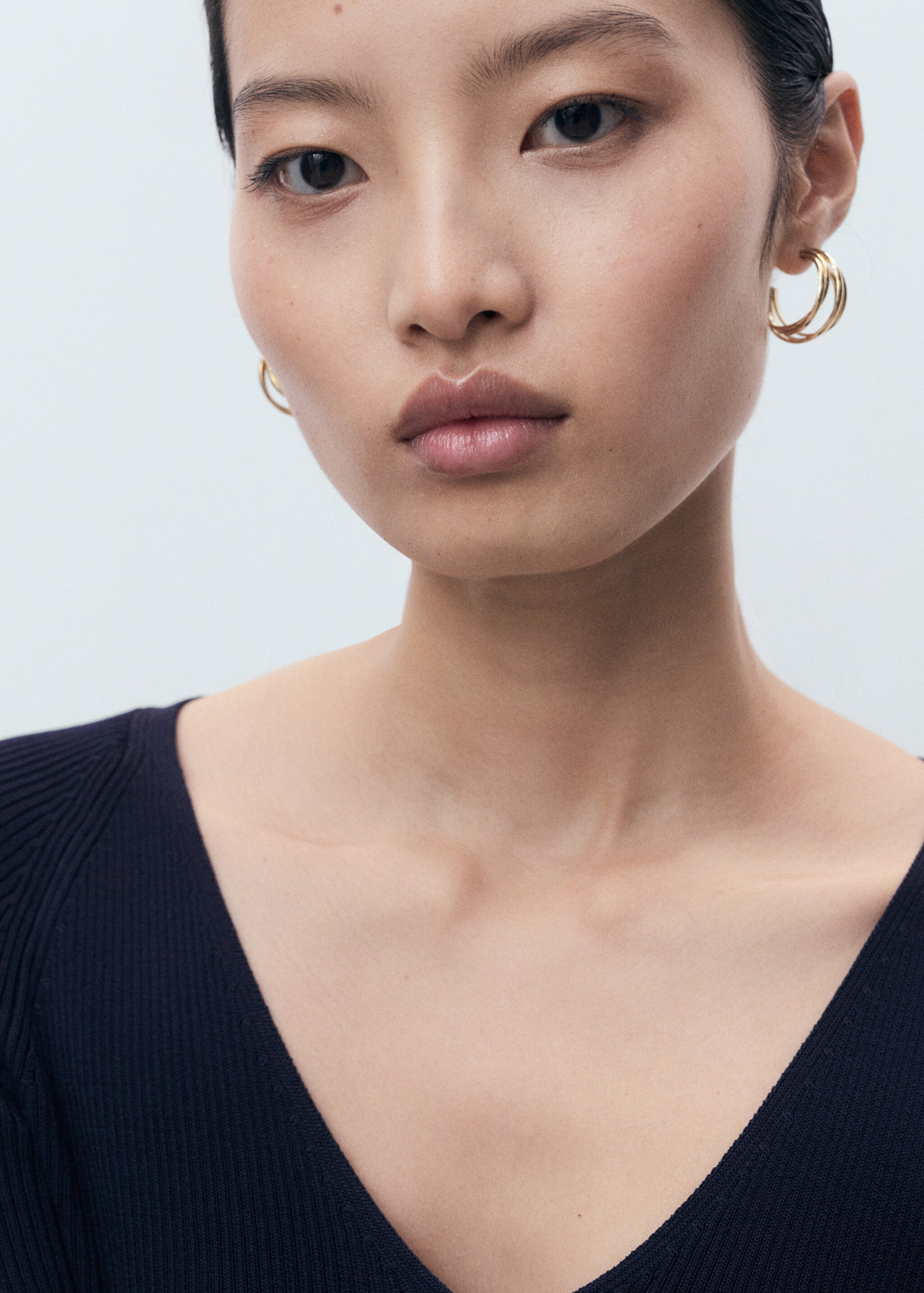 V-neck ribbed knit sweater - Details of the article 2, Dark Navy. Ref: 17084098-00.