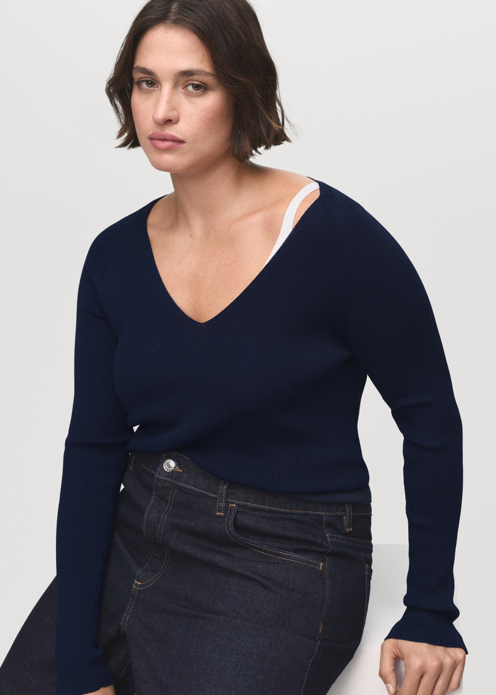 V-neck ribbed knit sweater - Details of the article 5, Dark Navy. Ref: 17084098-00.