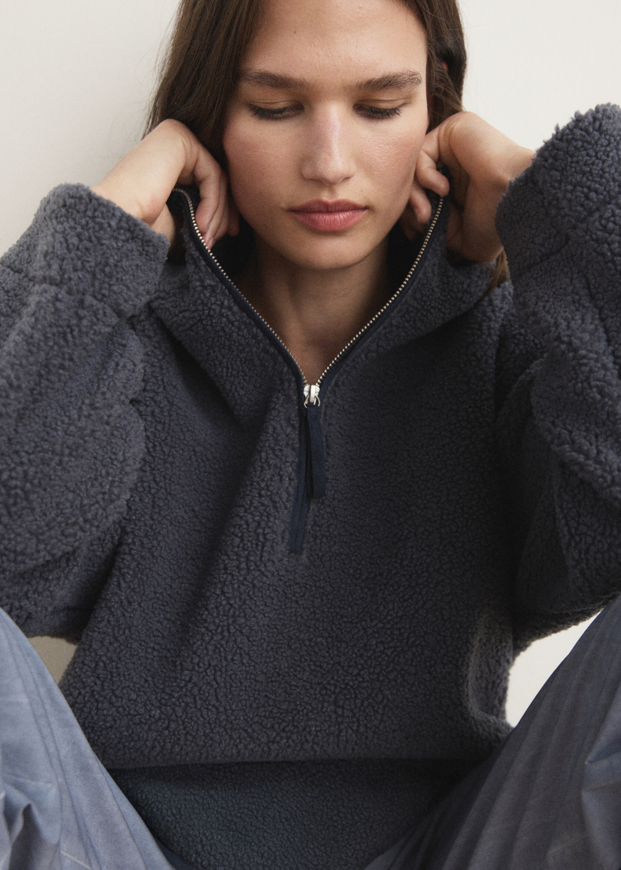 Fleece sweatshirt with zip - Details of the article 2, Ink Blue. Ref: 17084104-00.