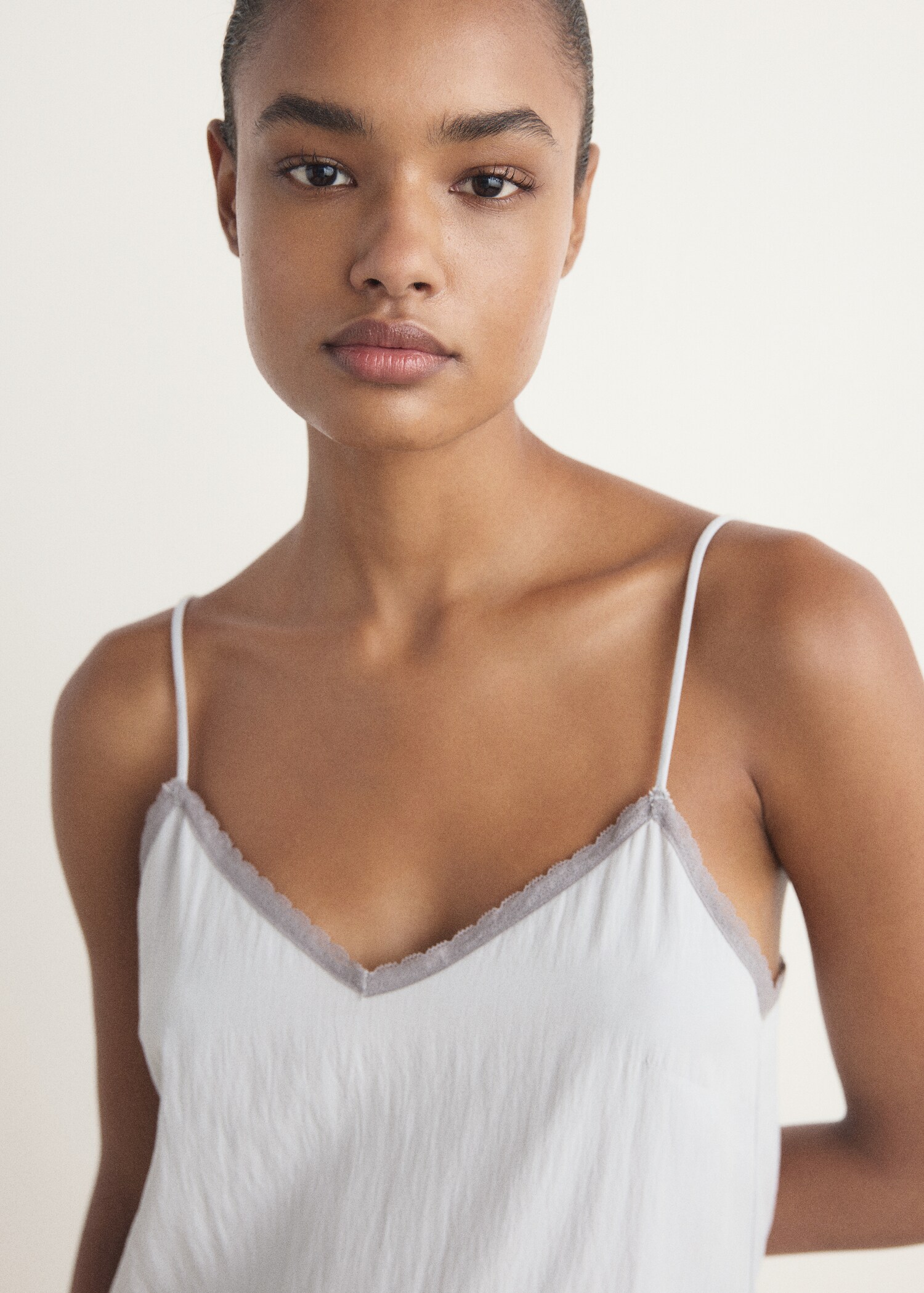 Camisola de alças com renda - Pormenor do artigo 1