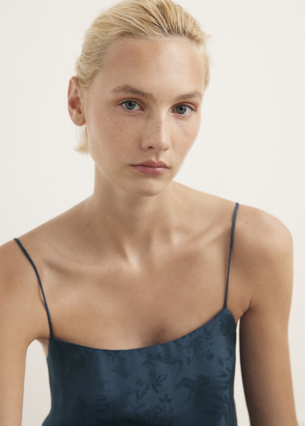 Jacquard satin nightdress - image 4