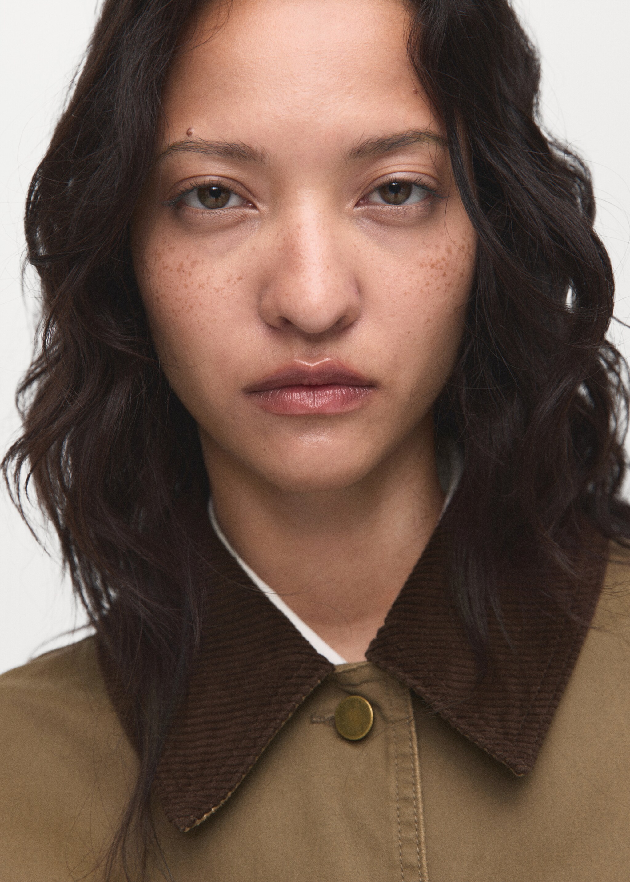Corduroy collar denim jacket - Details of the article 1, Ochre. Ref: 17084120-00.