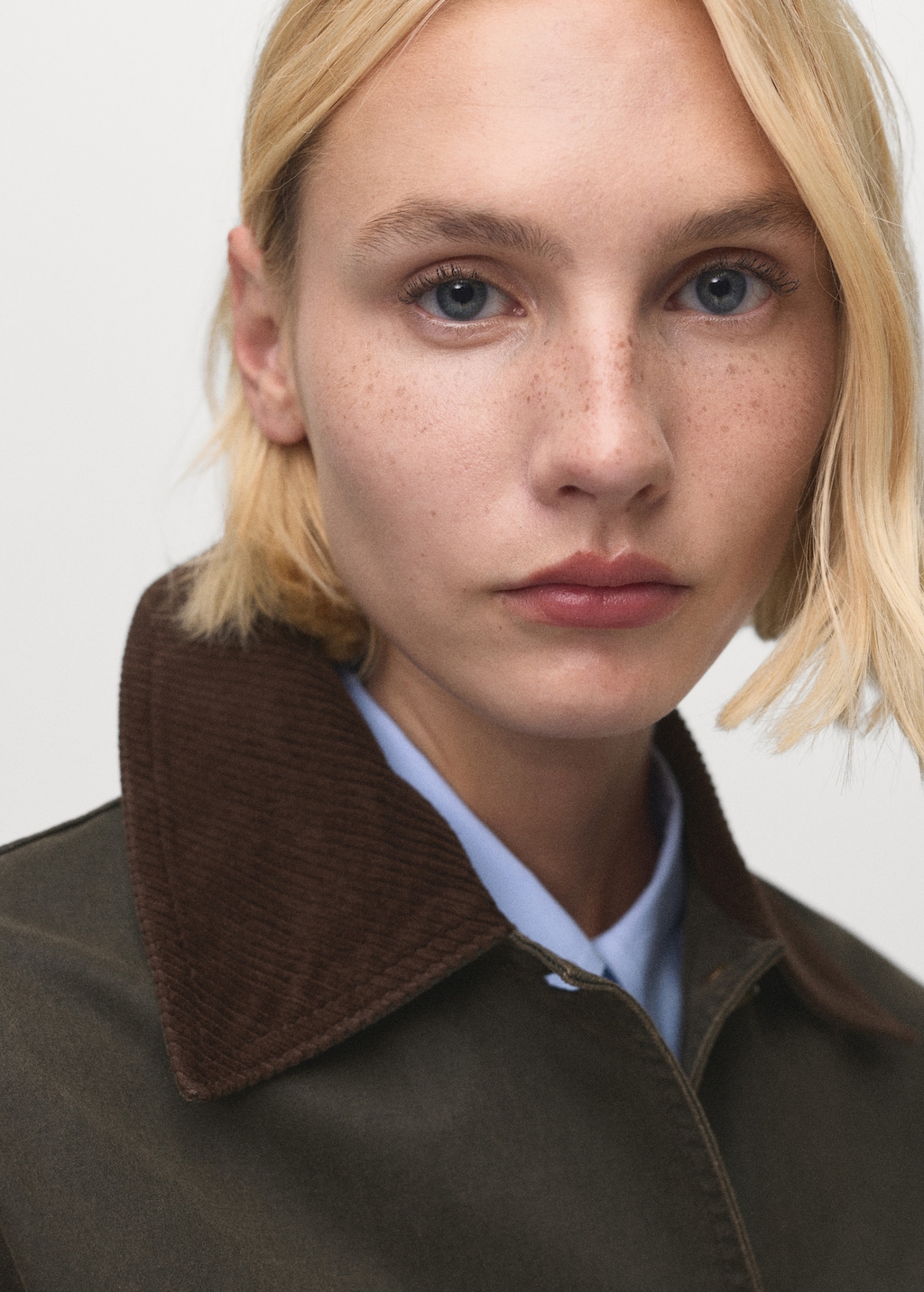 Denim barn jacket with corduroy collar