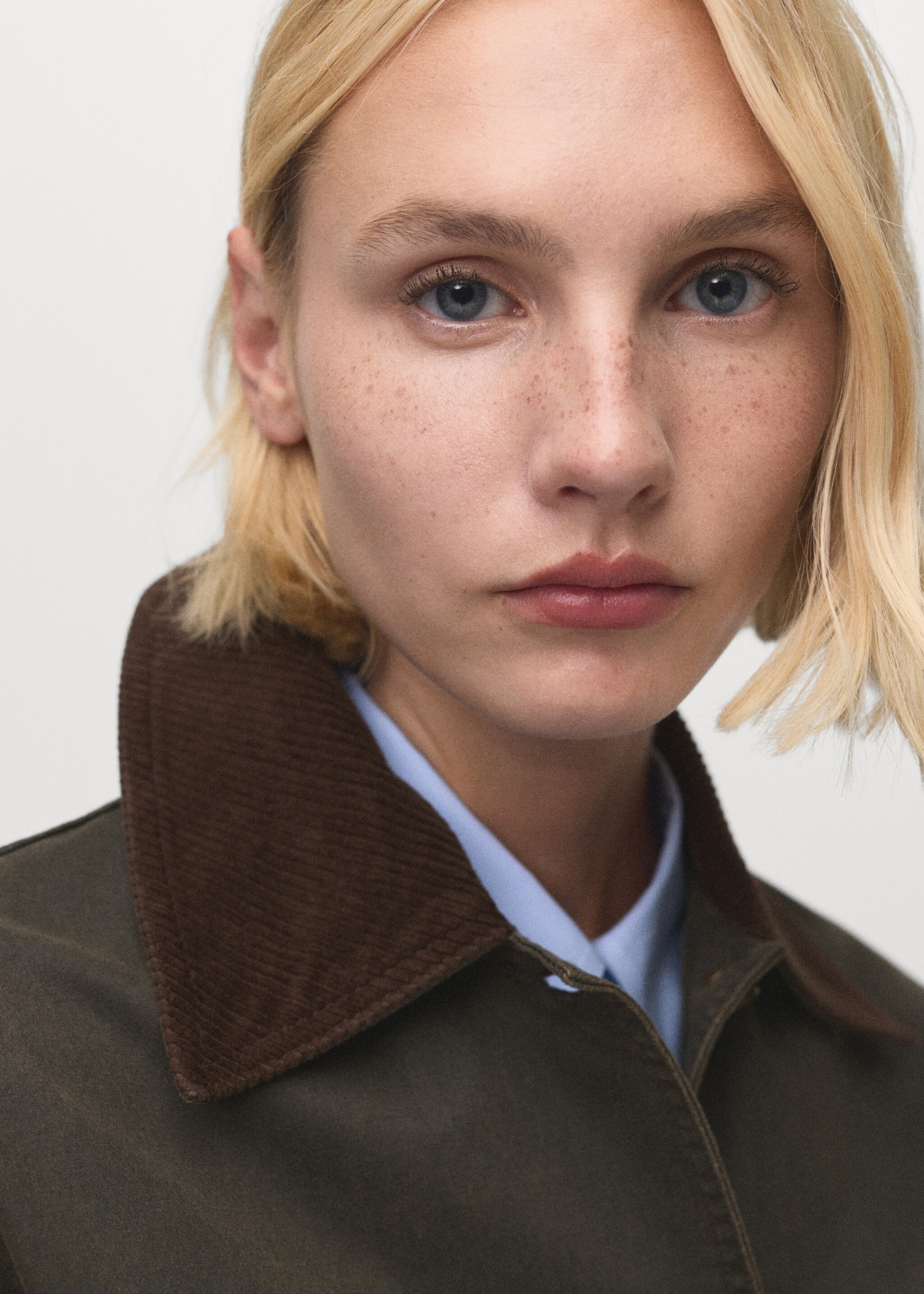 Corduroy collar denim jacket - Details of the article 1, Khaki. Ref: 17084120-00.