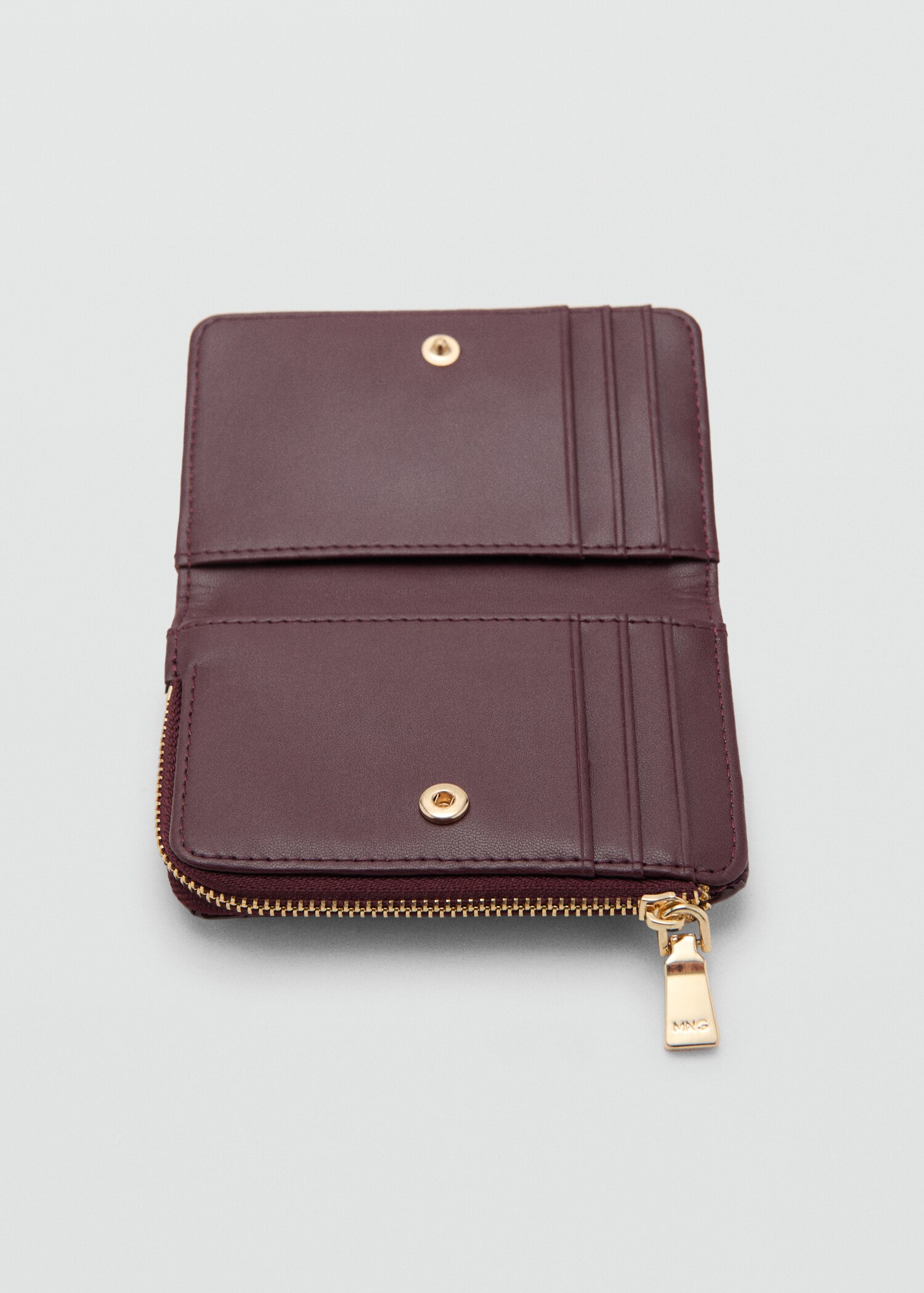 Small patent leather wallet - Details of the article 1