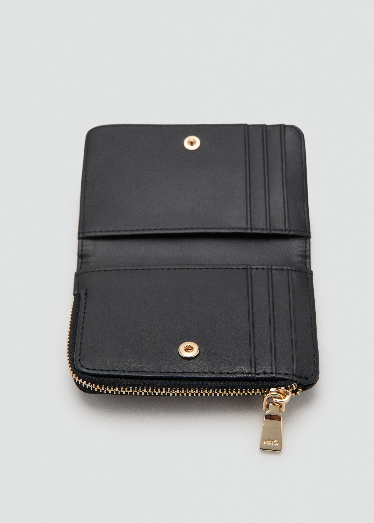Small patent leather wallet - Details of the article 1