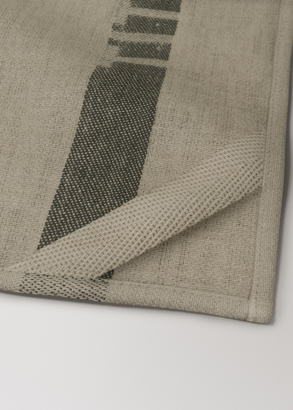 Linen kitchen towel with embroidered details