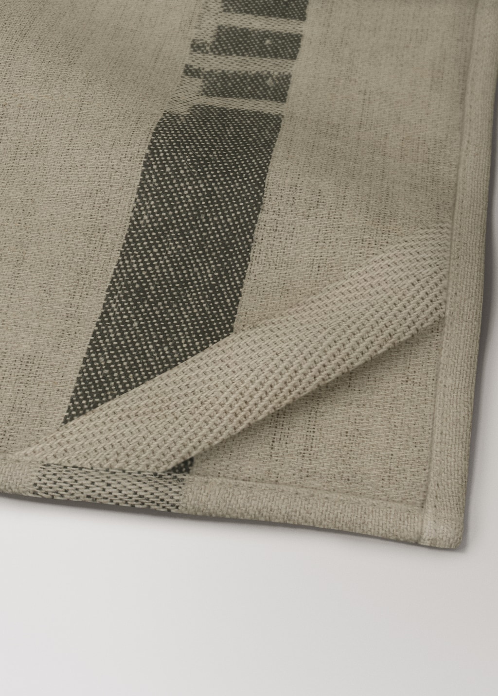 Linen kitchen towel with embroidered details