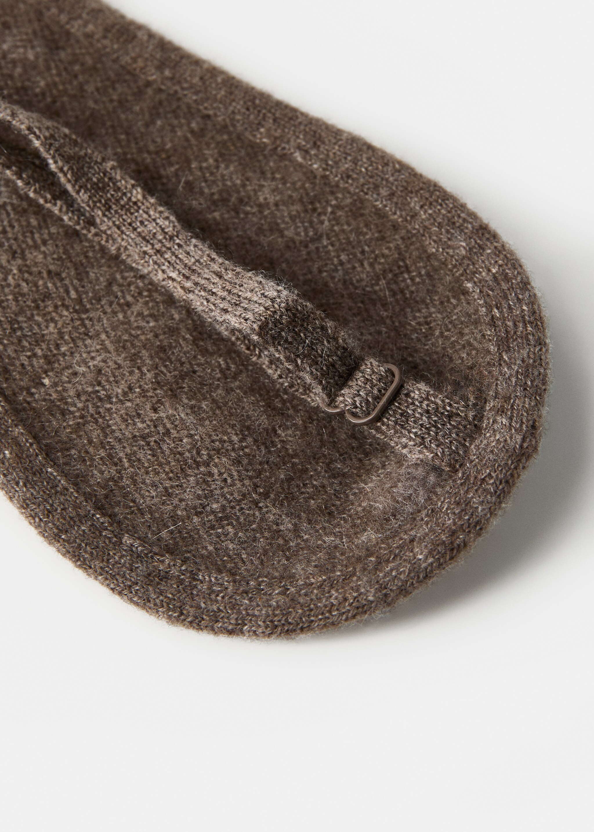Mask suau - Details of the article 8, Medium Brown. Ref: 17084132-00.