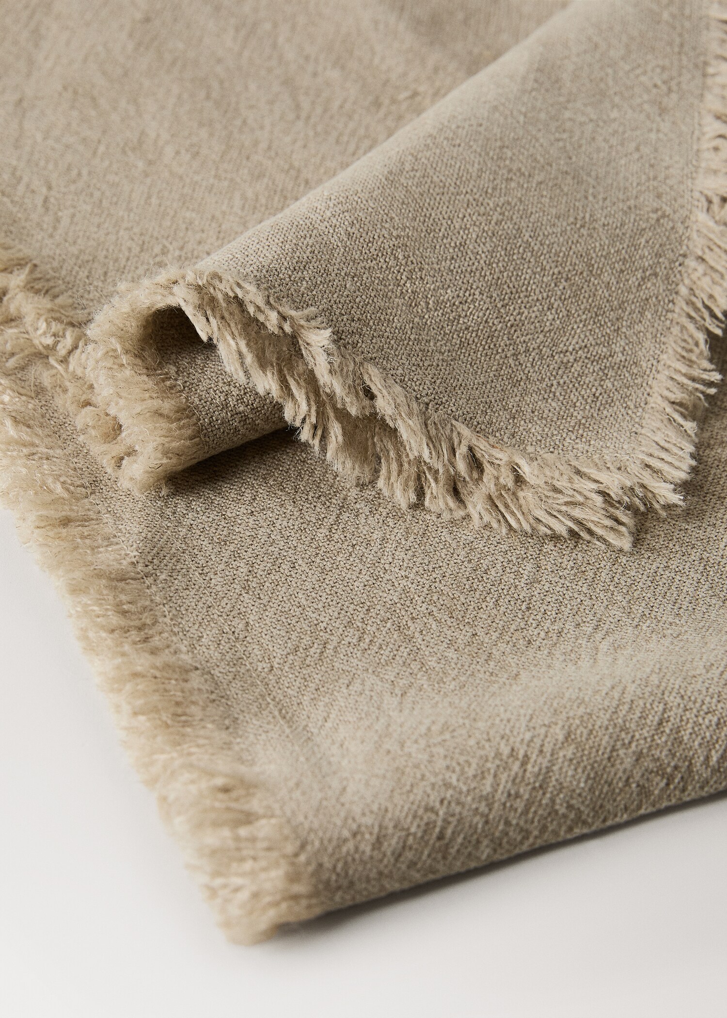 Linen table runner with tassels - Details of the article 1