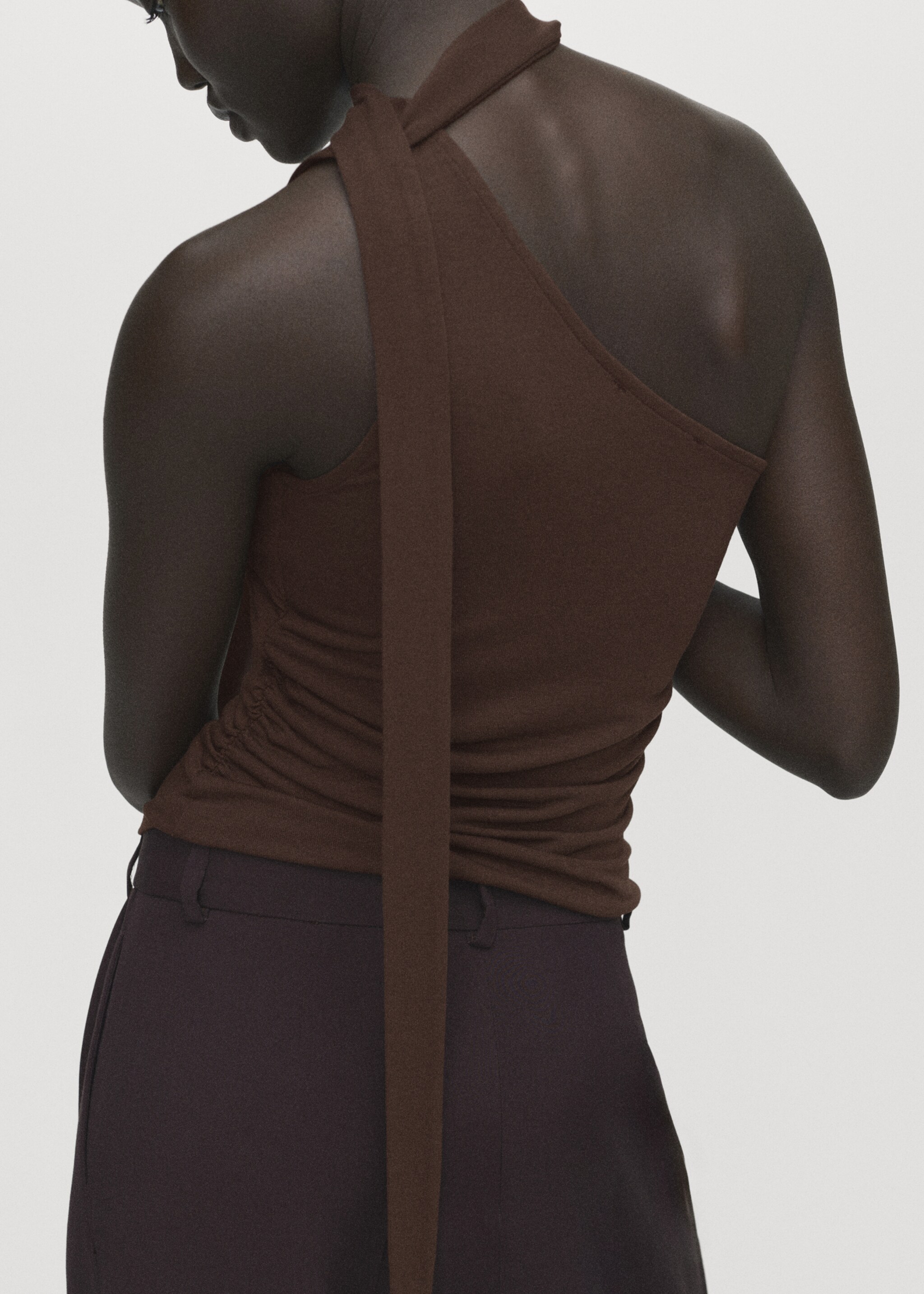 Асиметричний топ з шарфом - Зворотна сторона товару, Коричневий. Ref: 17084137-00.