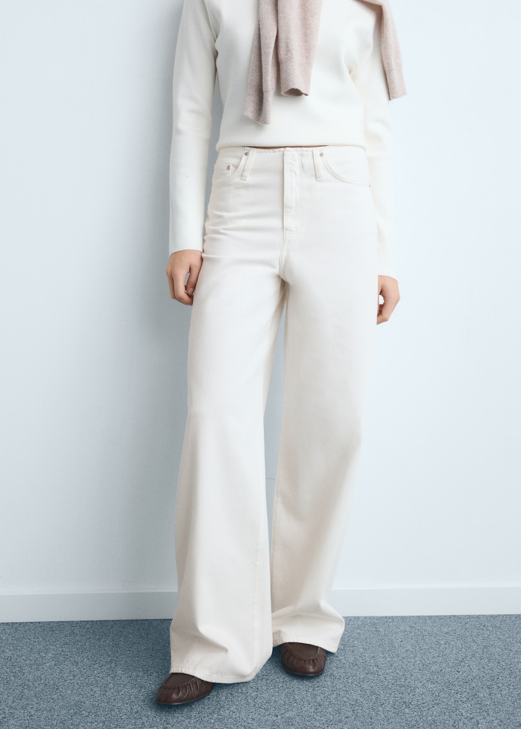 Wide leg mid-rise jeans