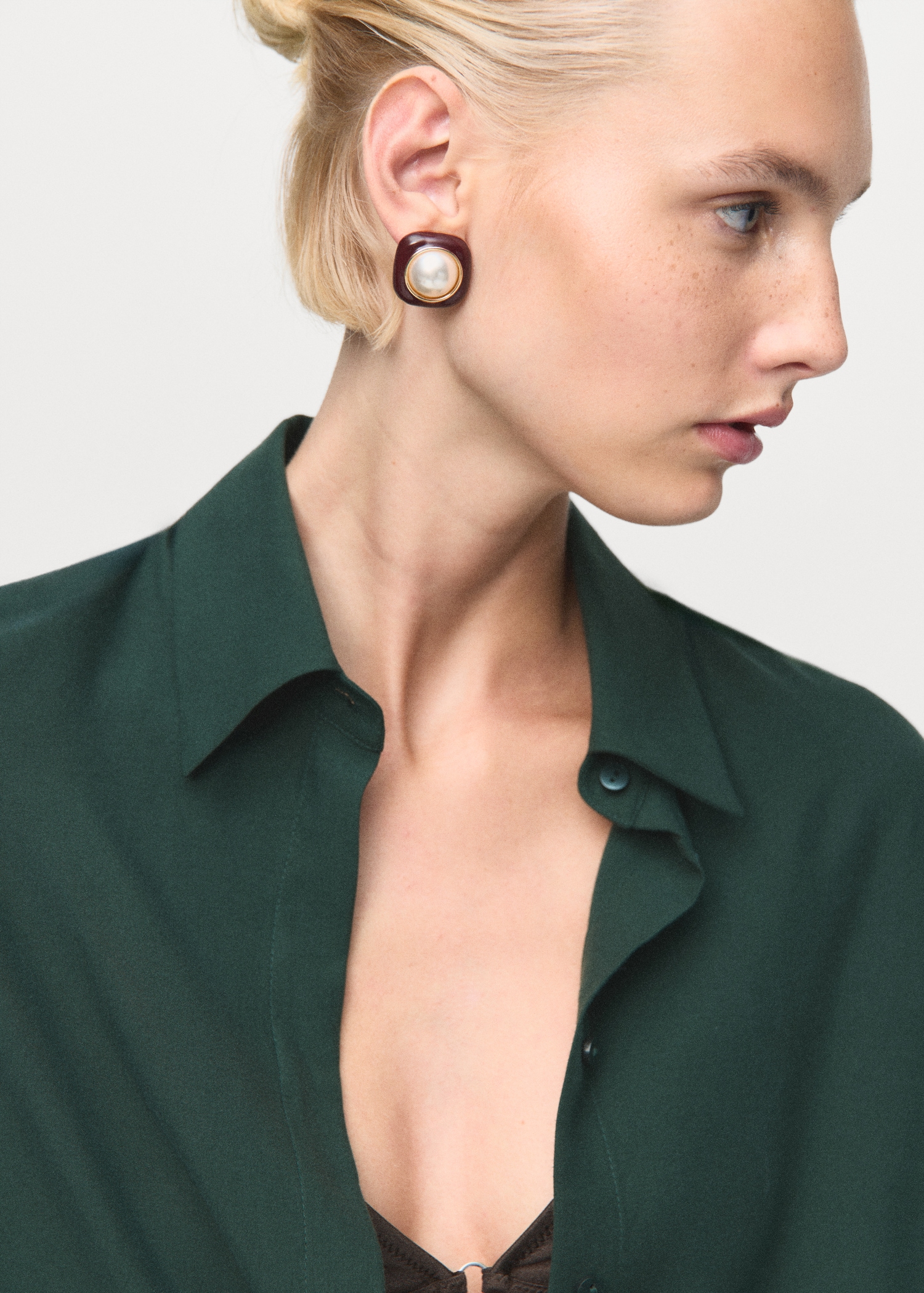 Lyocell shirt with hidden buttons - Details of the article 1