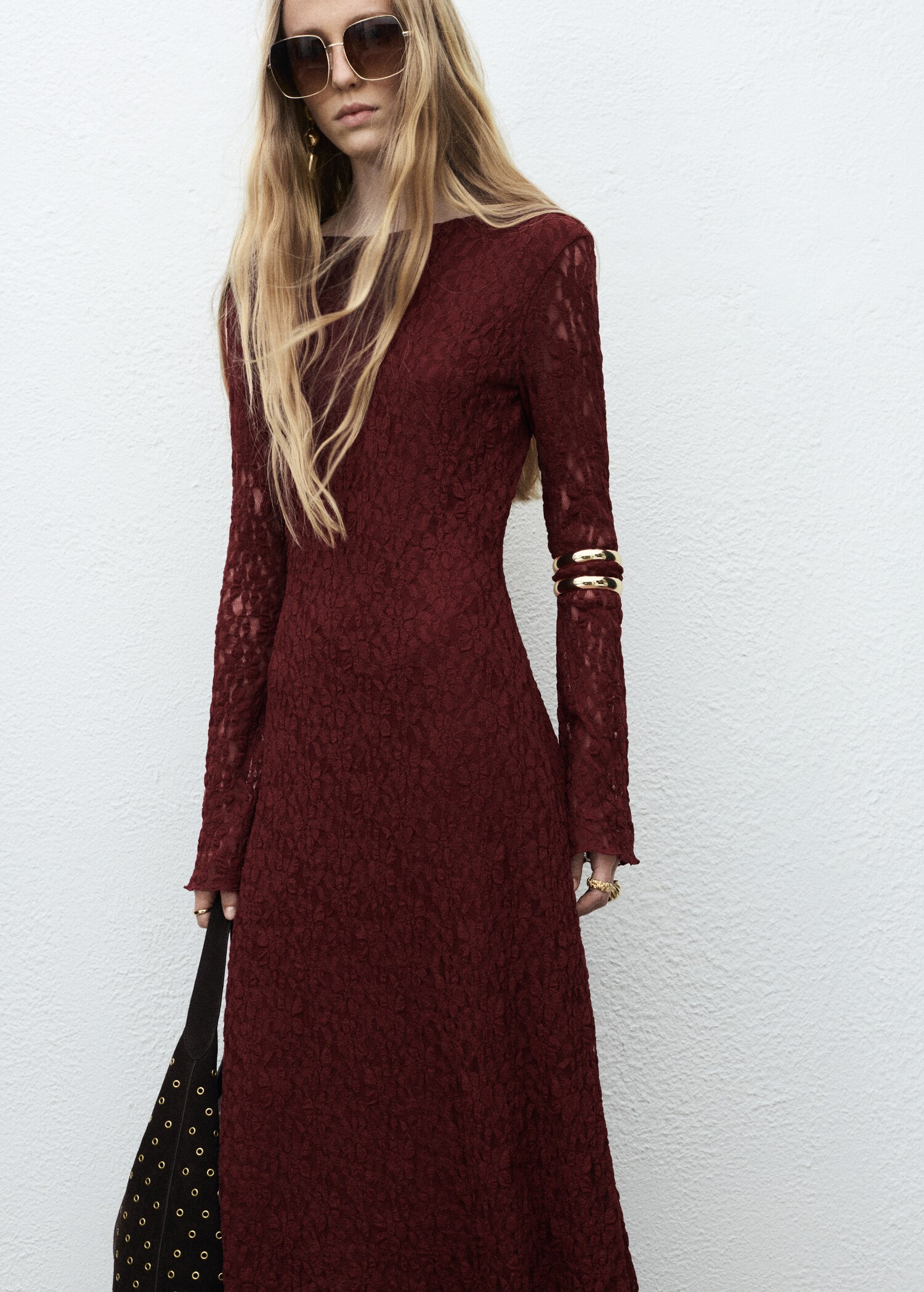 Spitzenkleid mit Glockenärmeln - Mittlere Ansicht